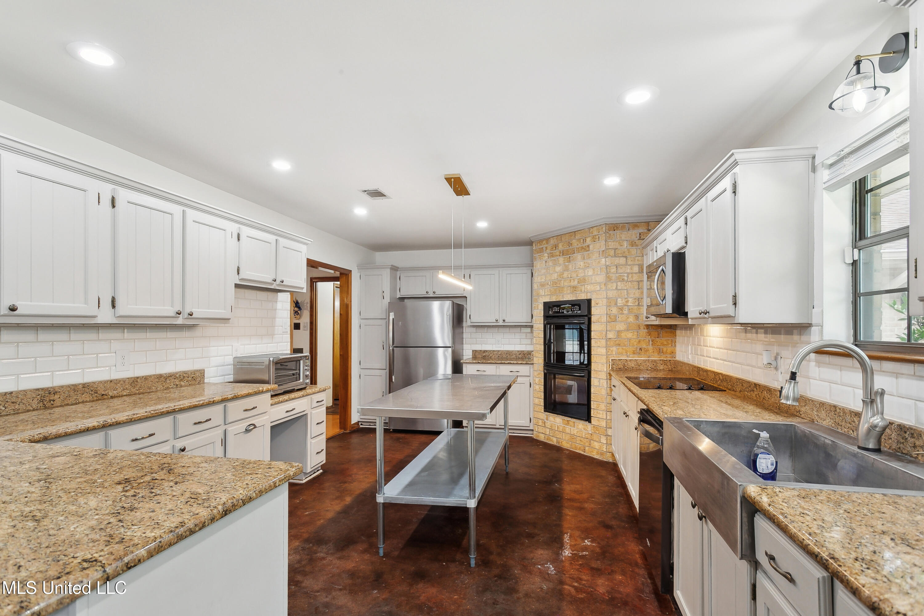505 Hermitage Court