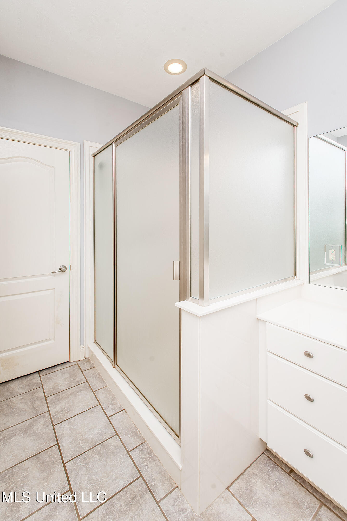 29 E Twin Oaks Lane
