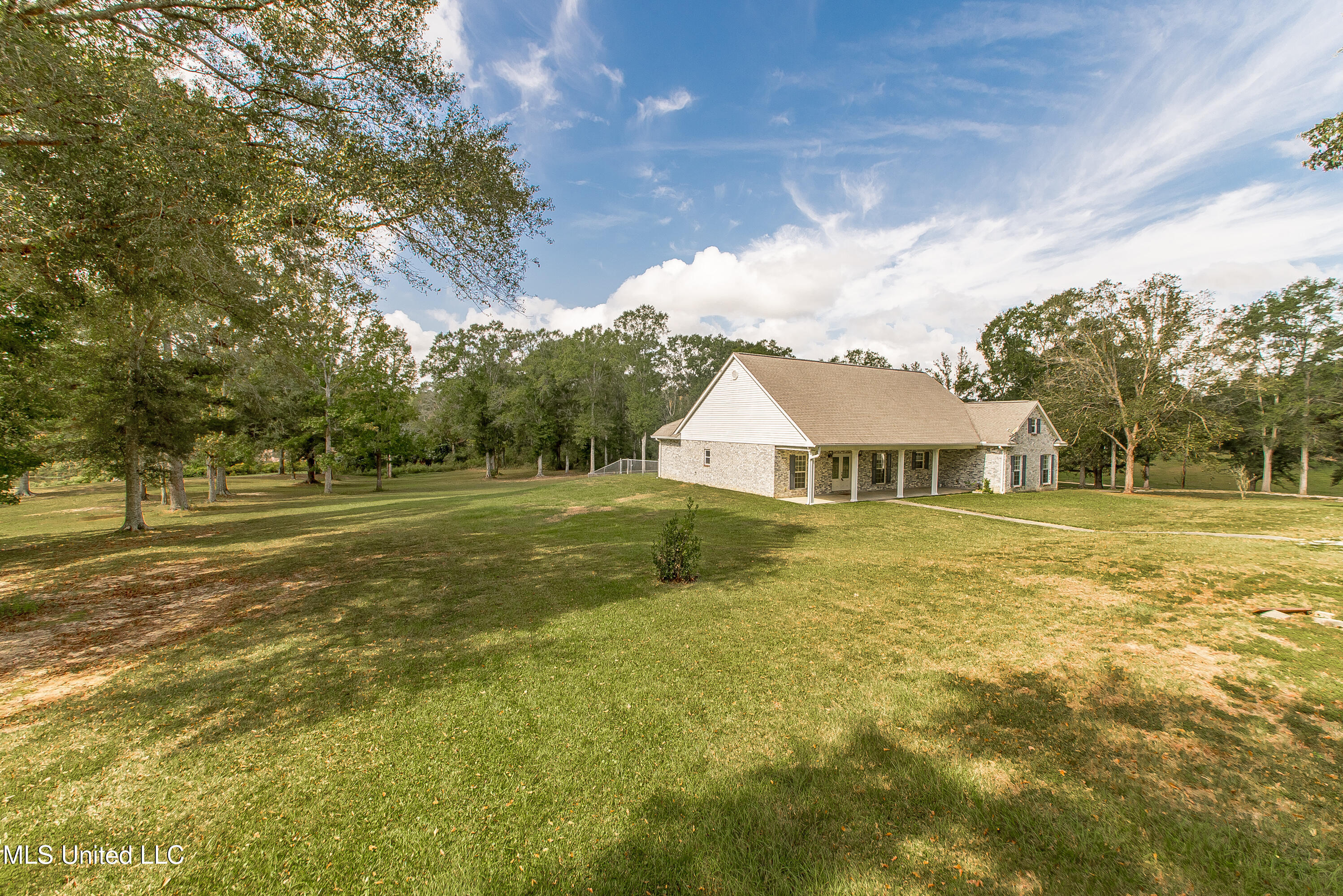 29 E Twin Oaks Lane