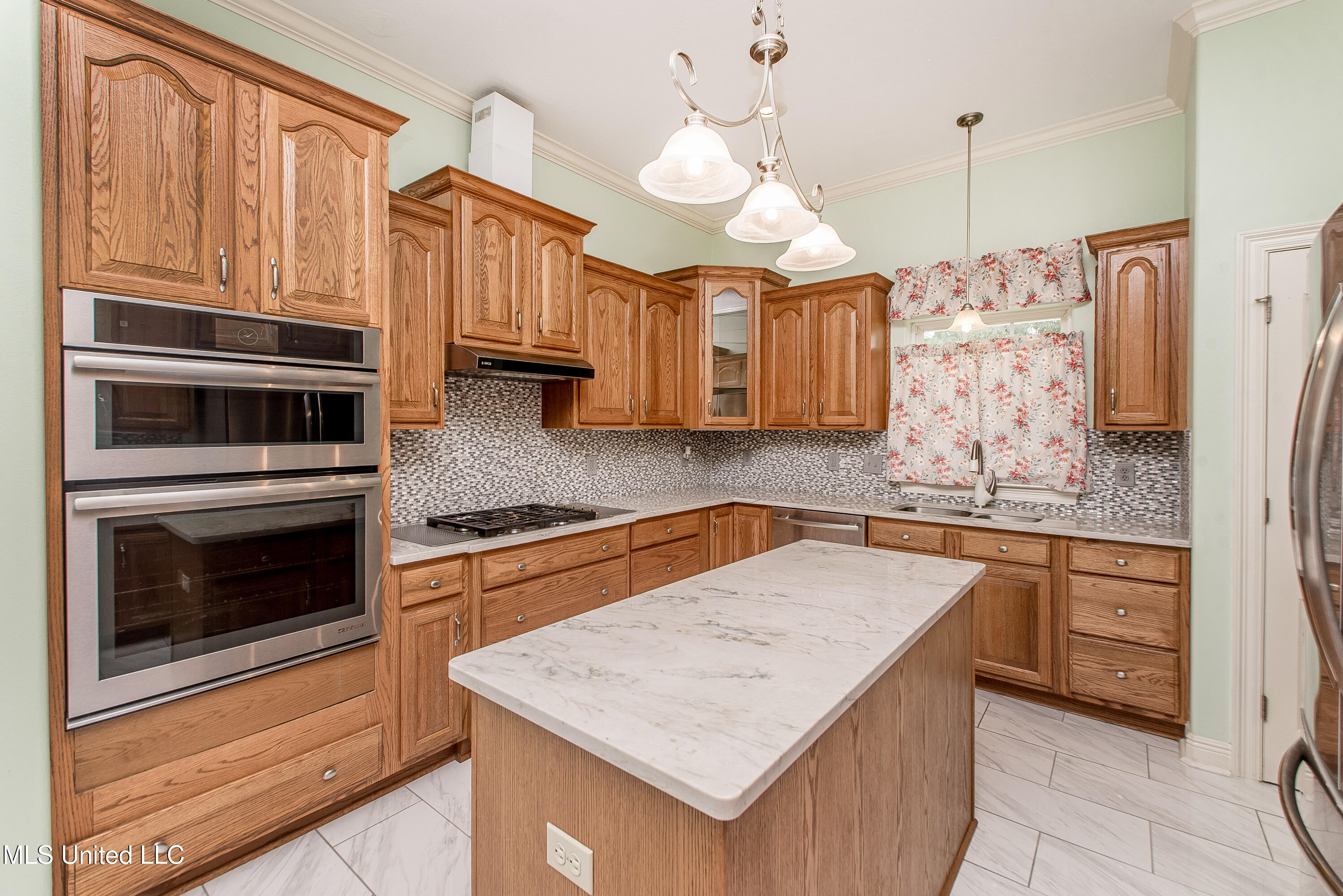 29 E Twin Oaks Lane