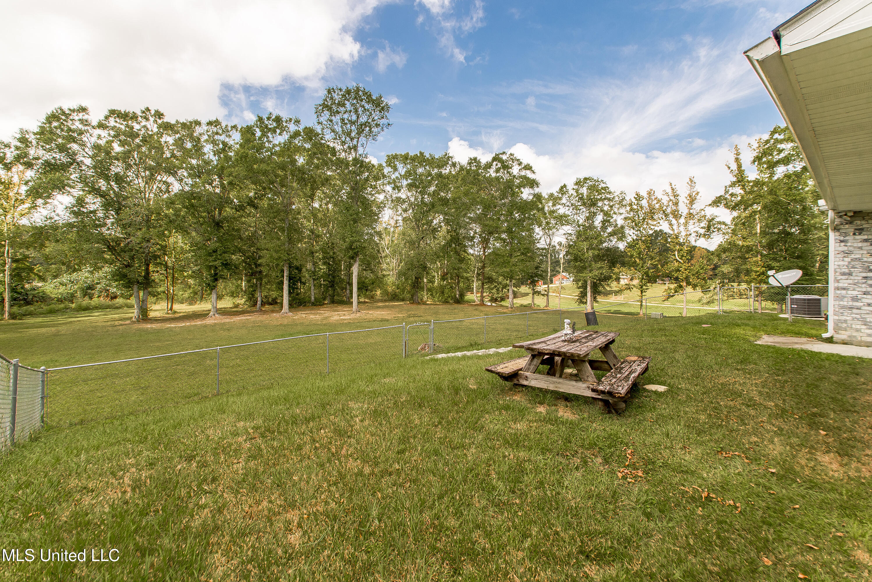 29 E Twin Oaks Lane