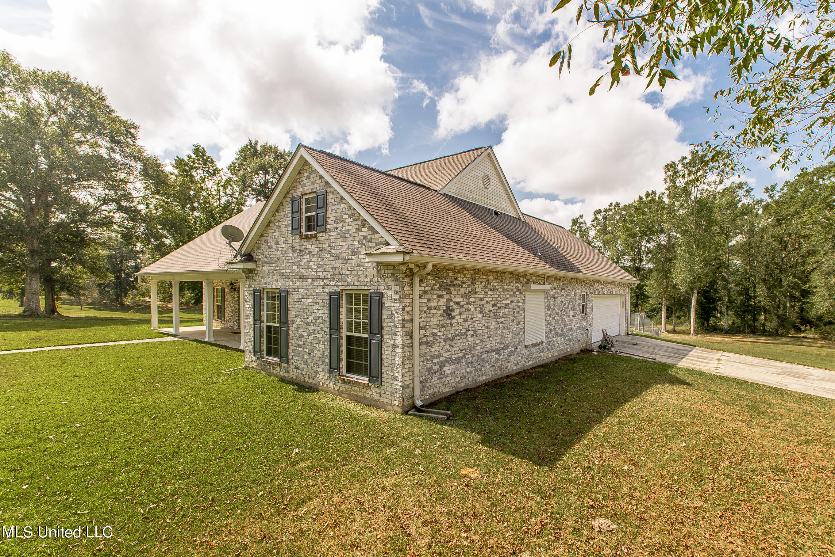 29 E Twin Oaks Lane