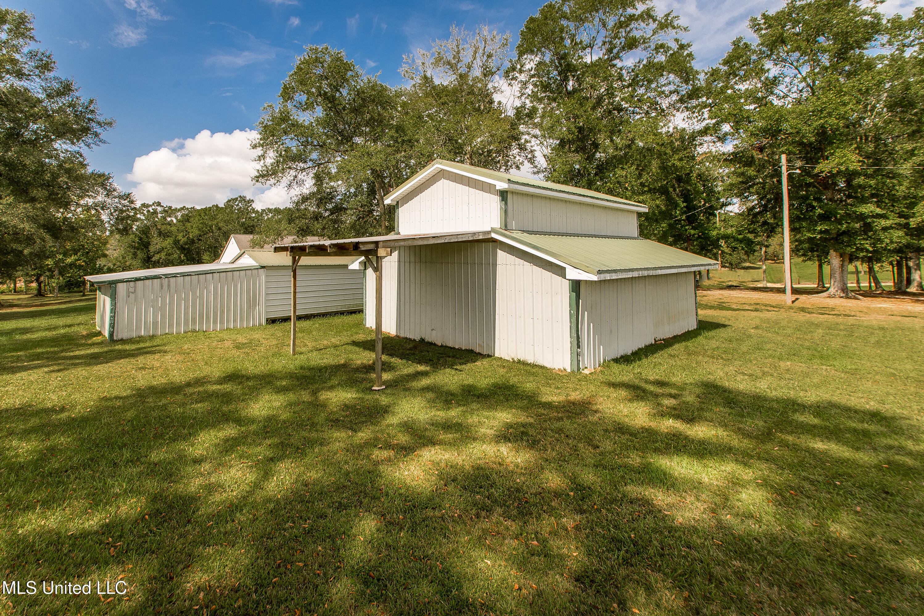 29 E Twin Oaks Lane