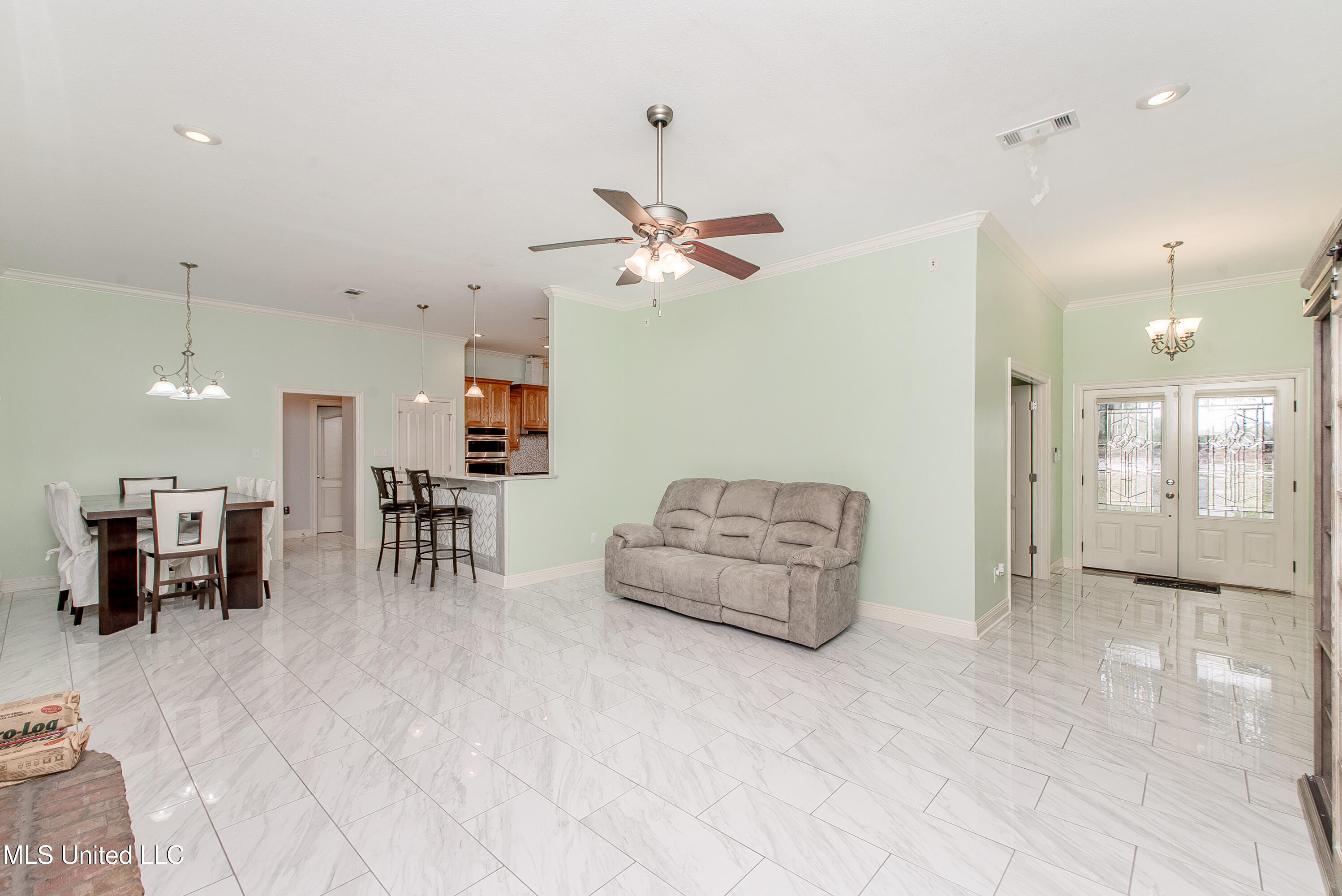 29 E Twin Oaks Lane
