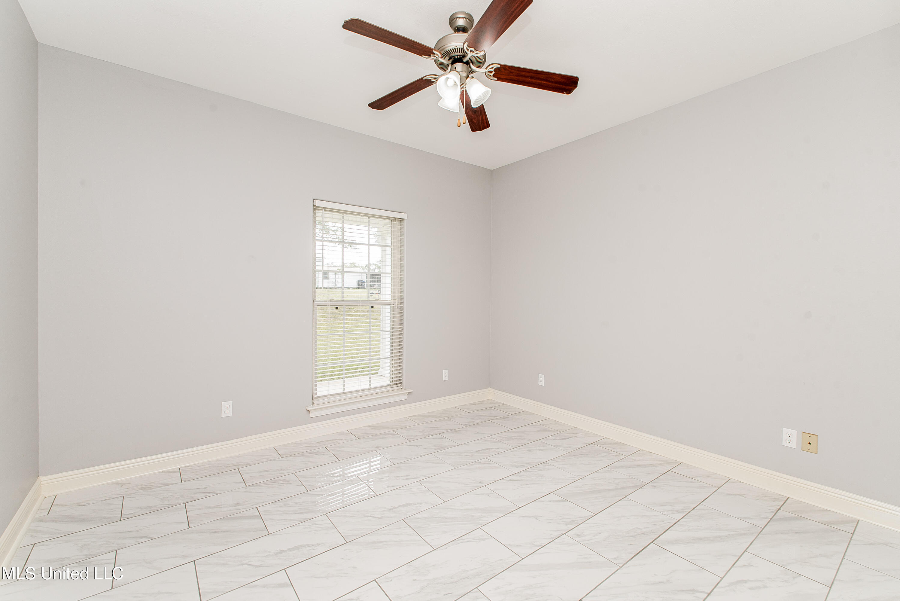 29 E Twin Oaks Lane