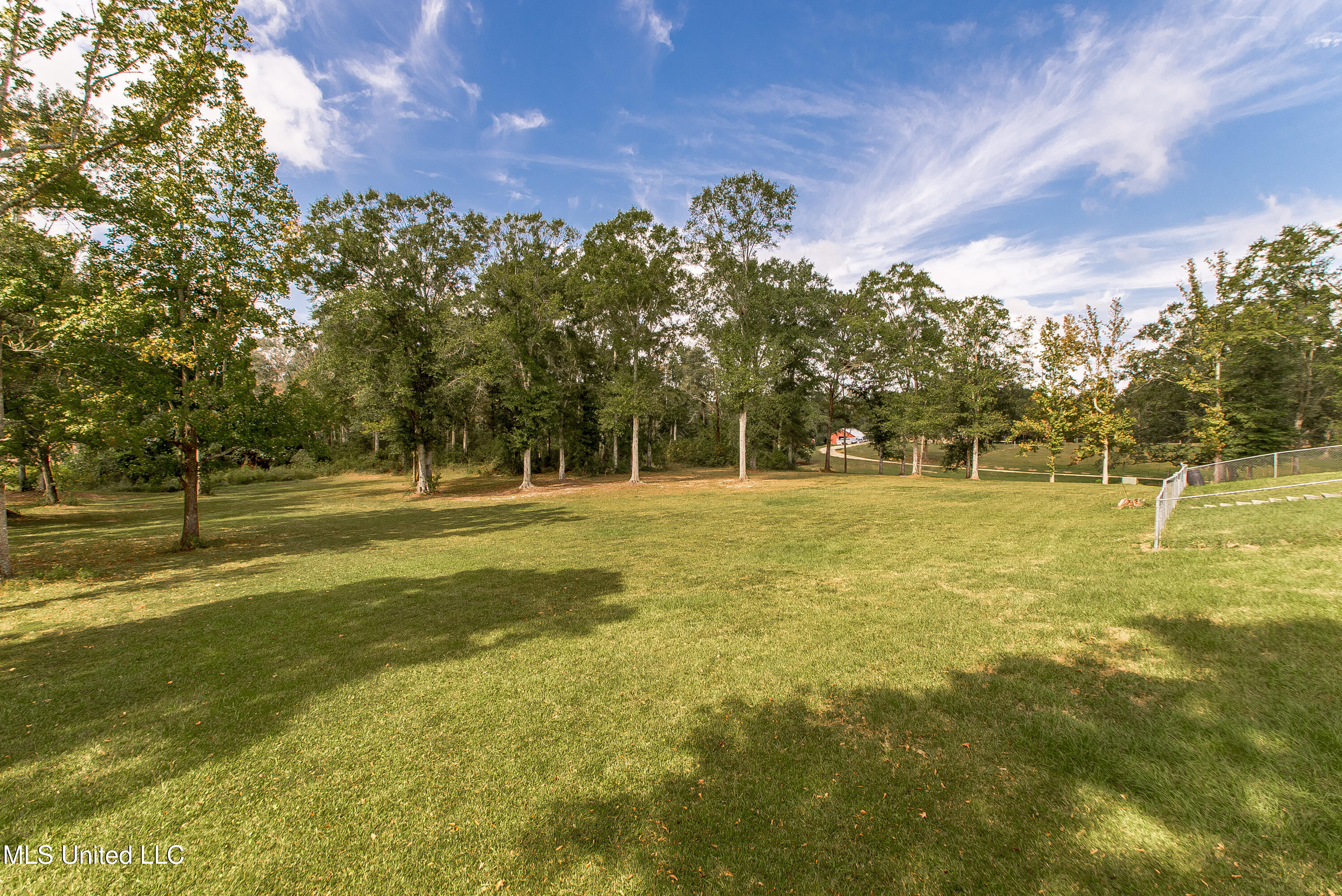 29 E Twin Oaks Lane