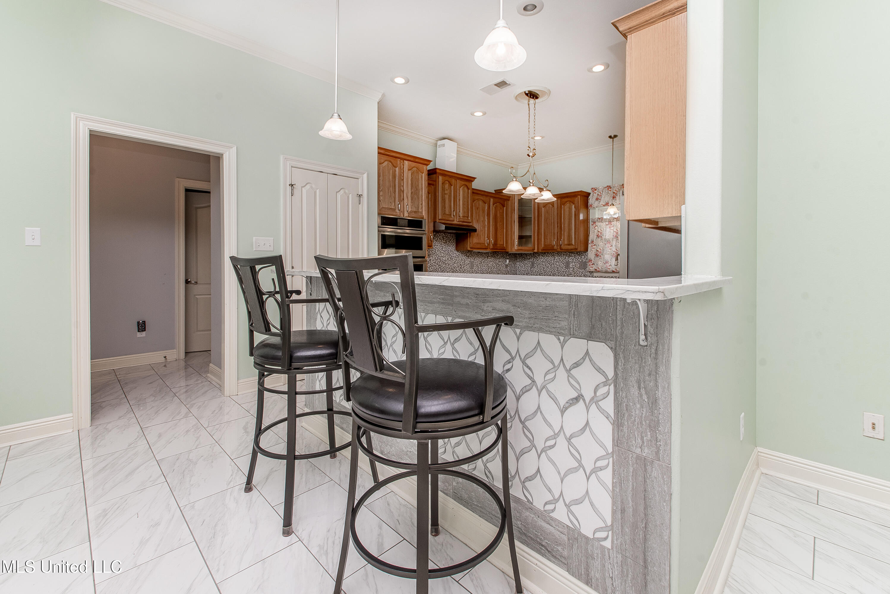 29 E Twin Oaks Lane