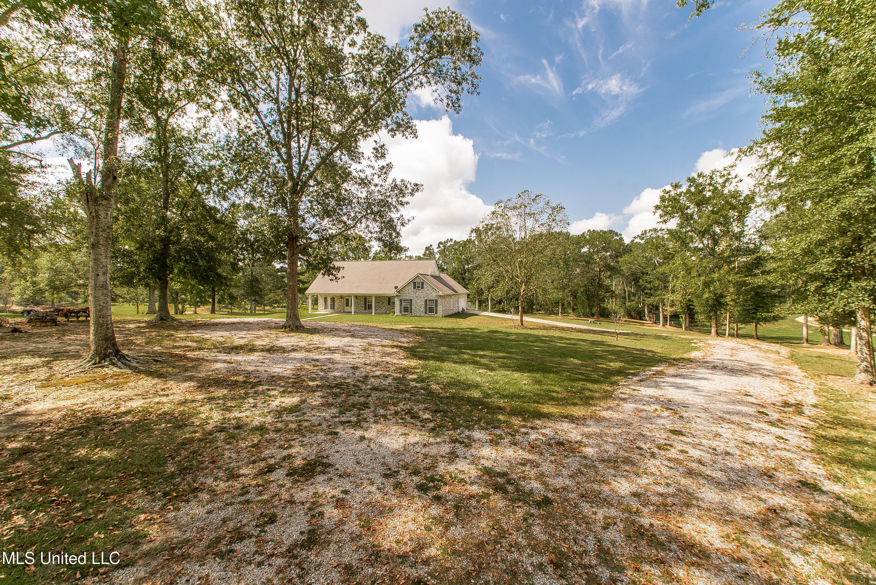 29 E Twin Oaks Lane