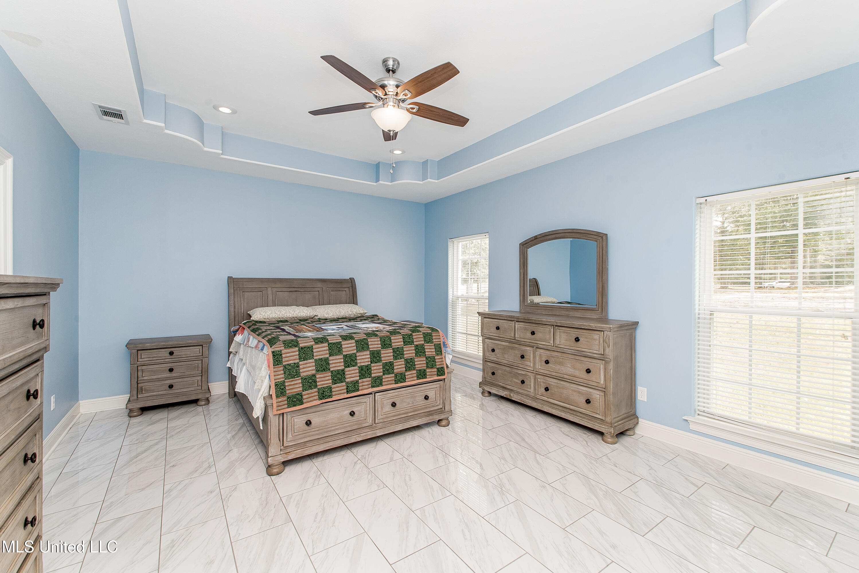 29 E Twin Oaks Lane