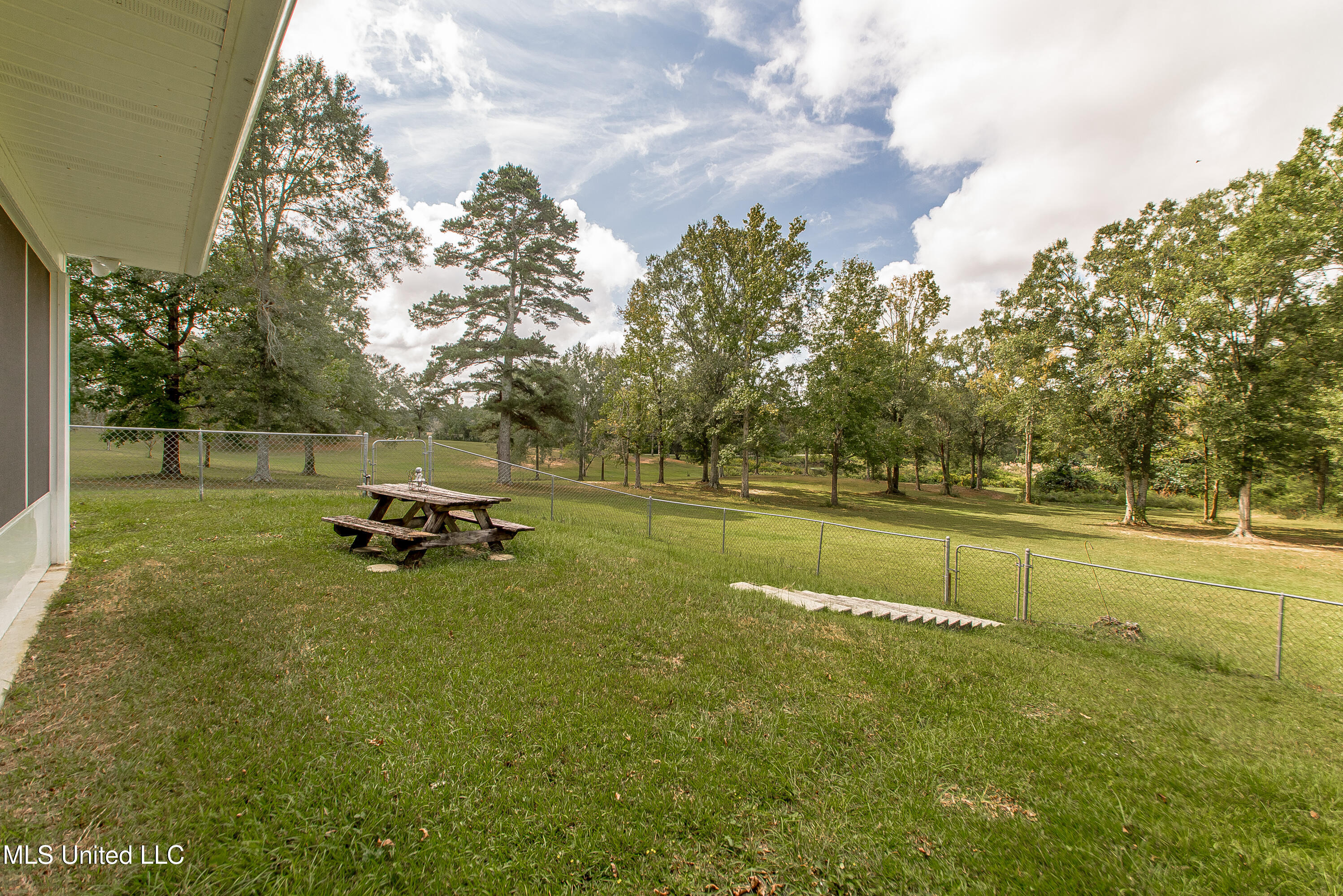 29 E Twin Oaks Lane