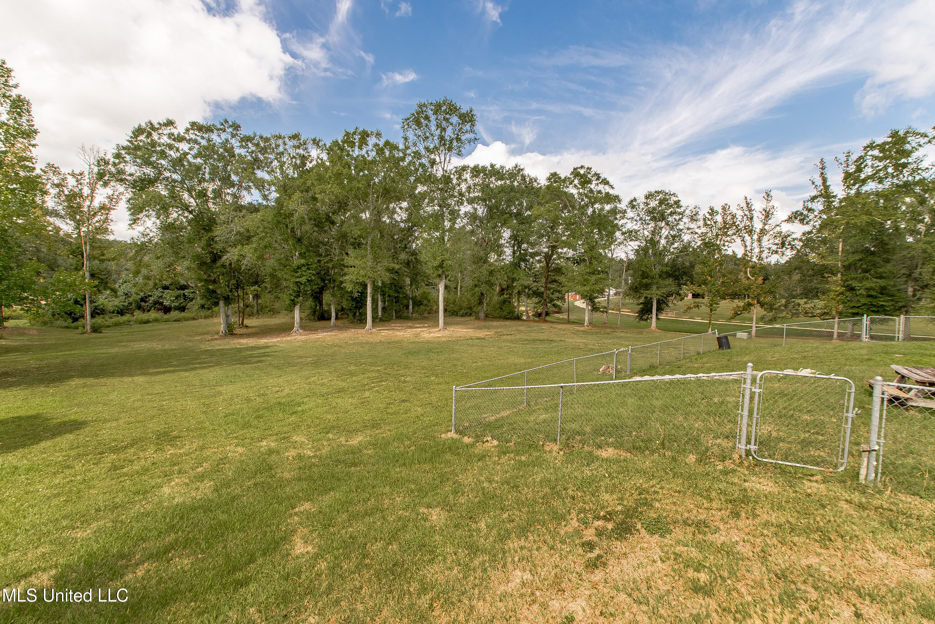 29 E Twin Oaks Lane