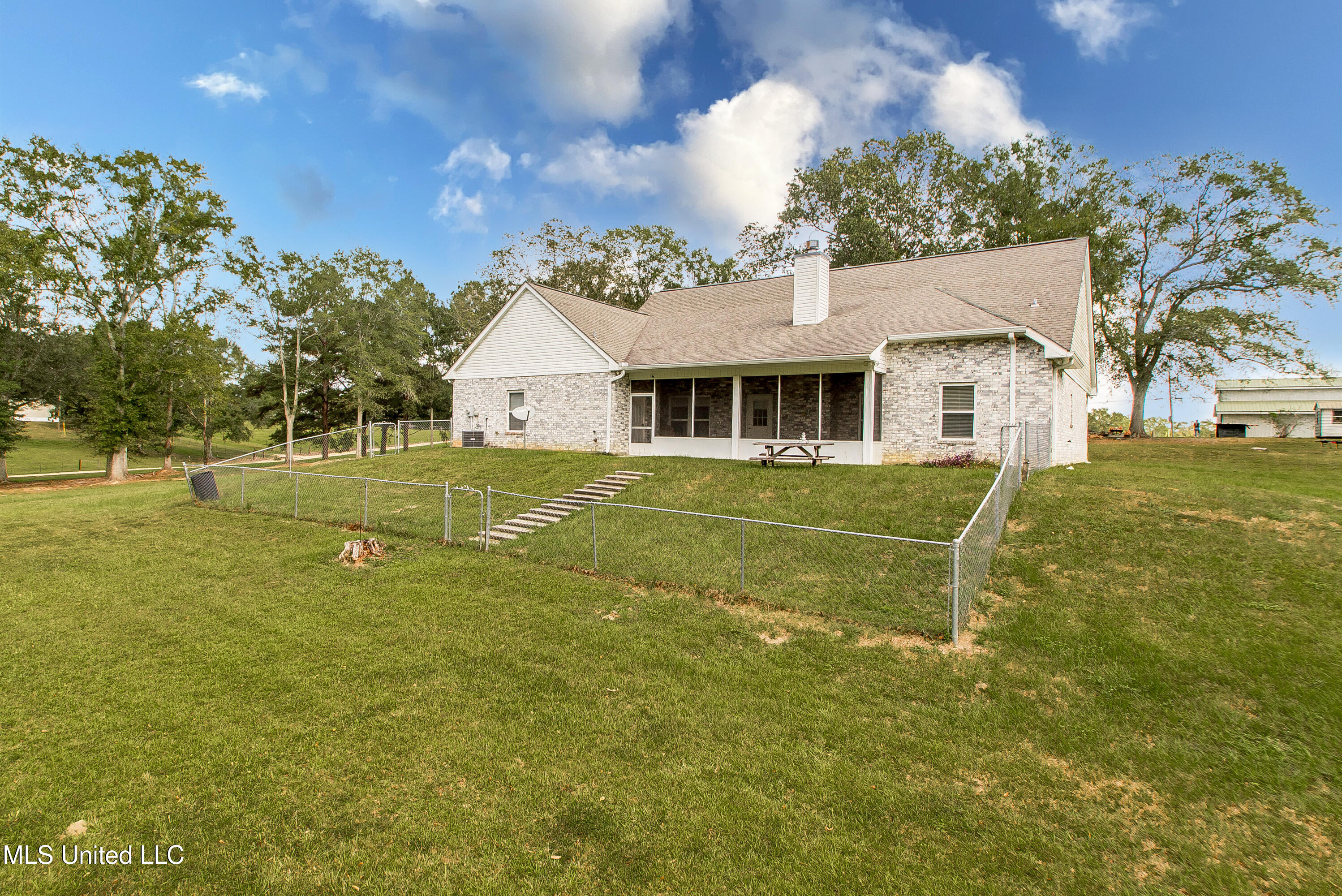 29 E Twin Oaks Lane