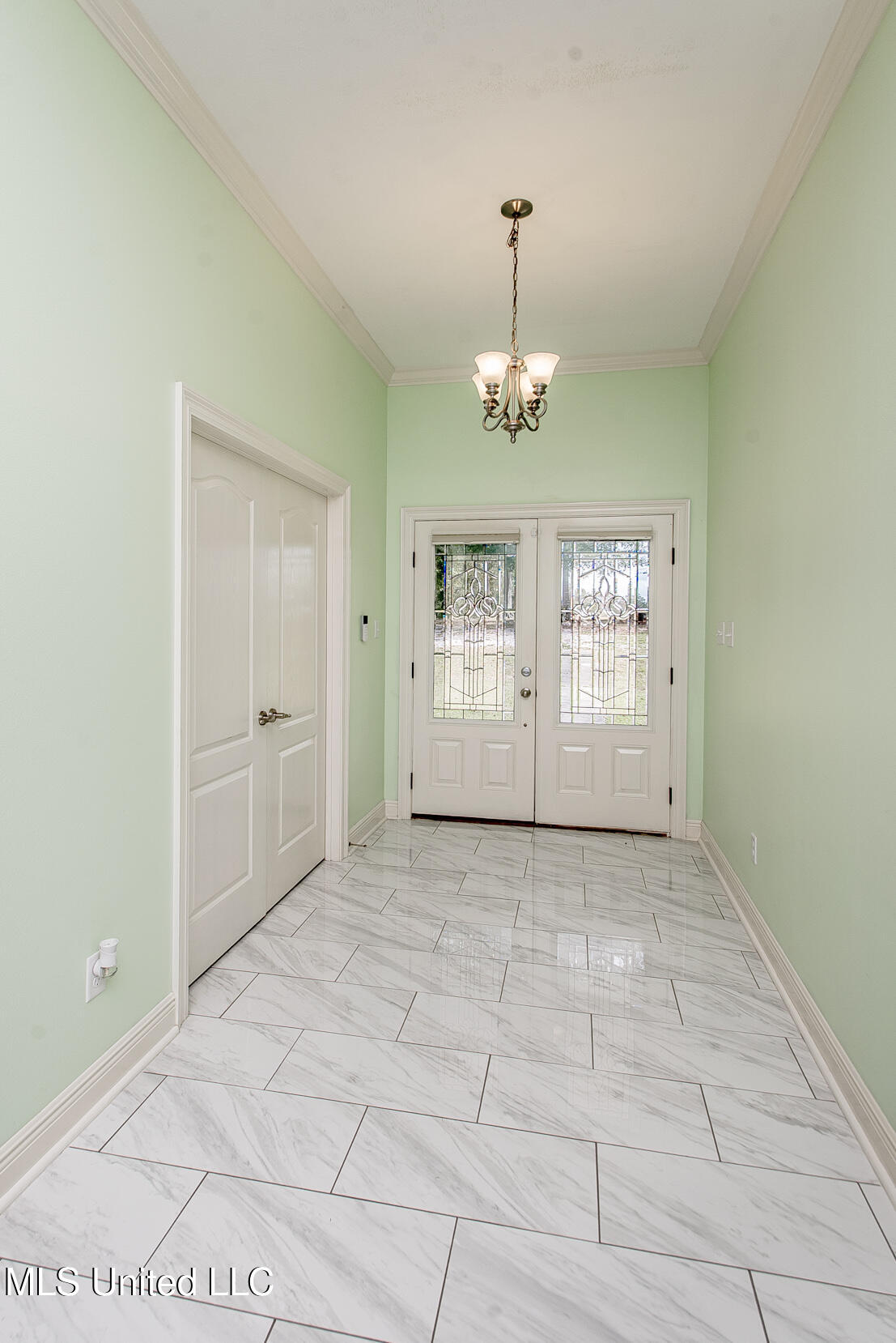 29 E Twin Oaks Lane