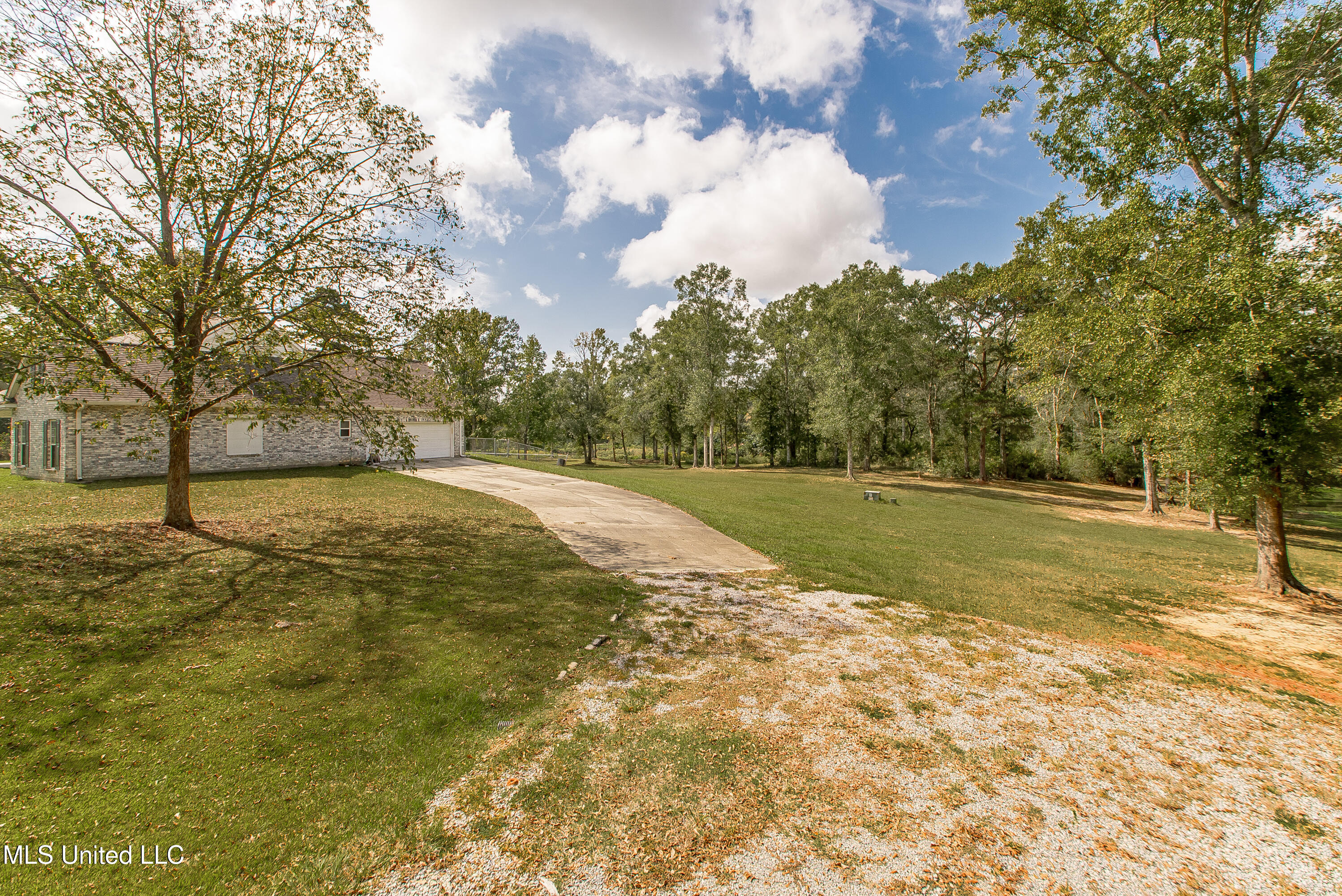 29 E Twin Oaks Lane