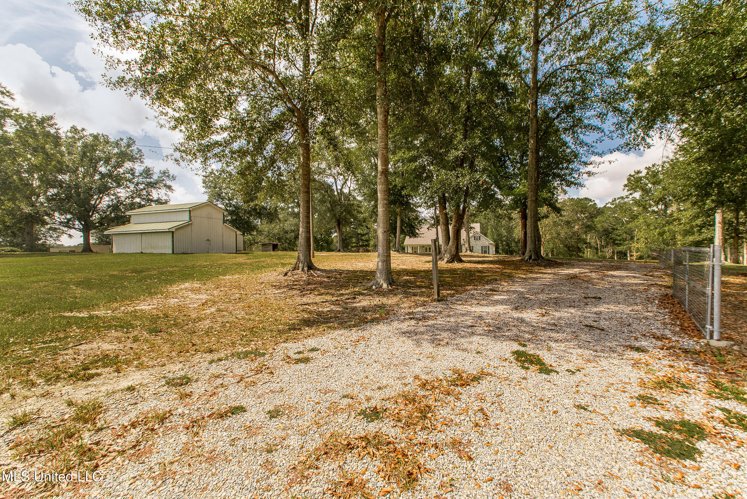 29 E Twin Oaks Lane