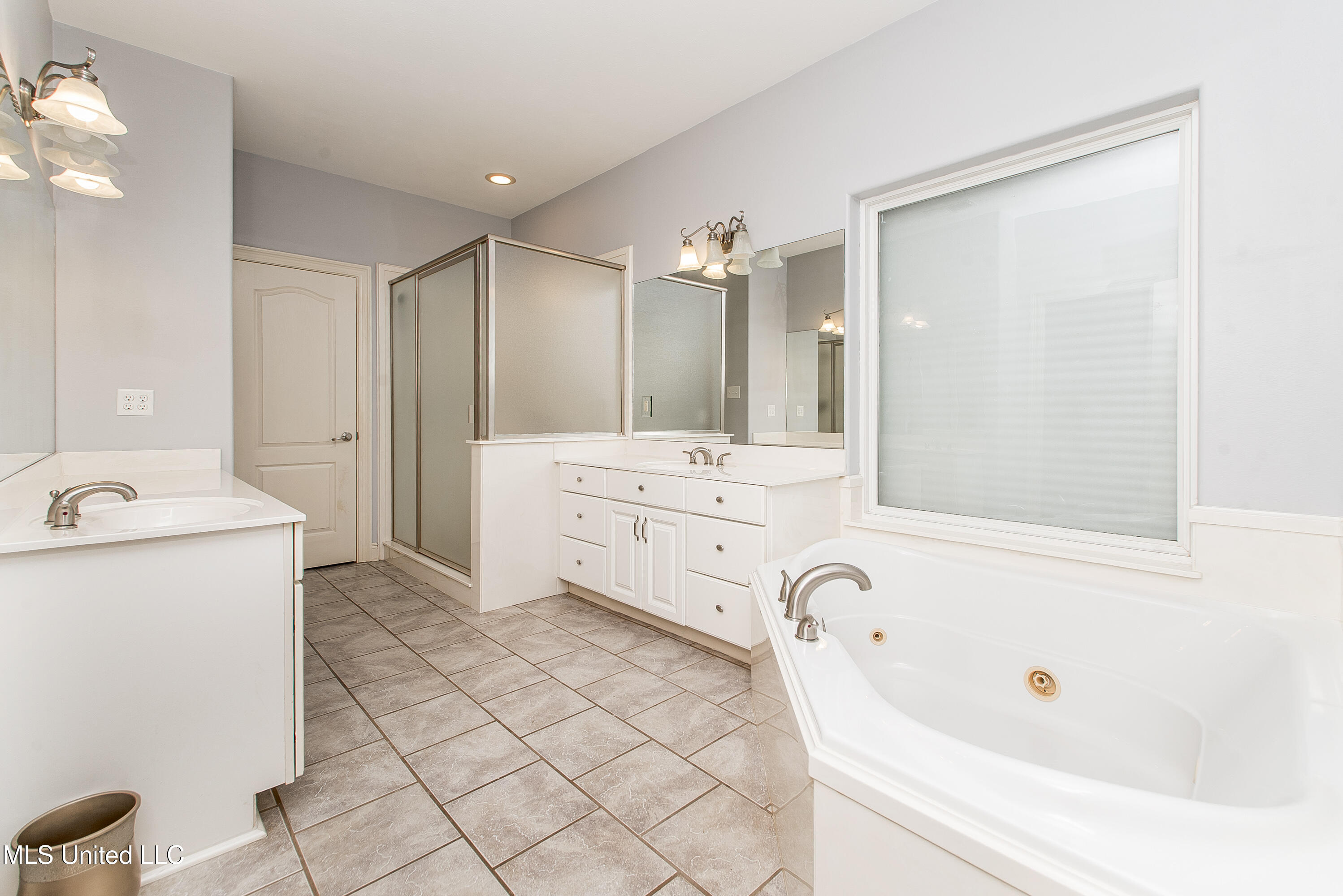 29 E Twin Oaks Lane