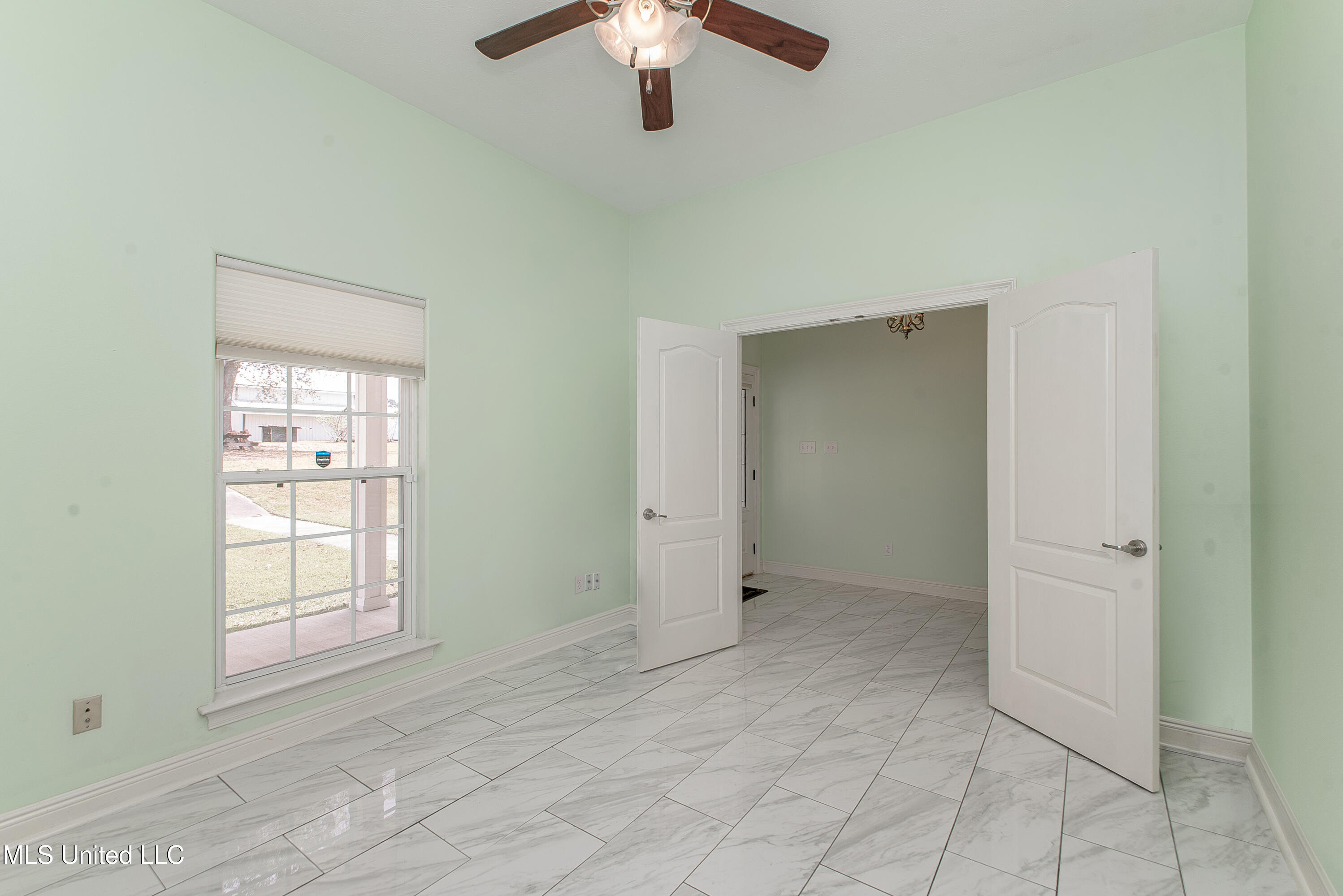 29 E Twin Oaks Lane