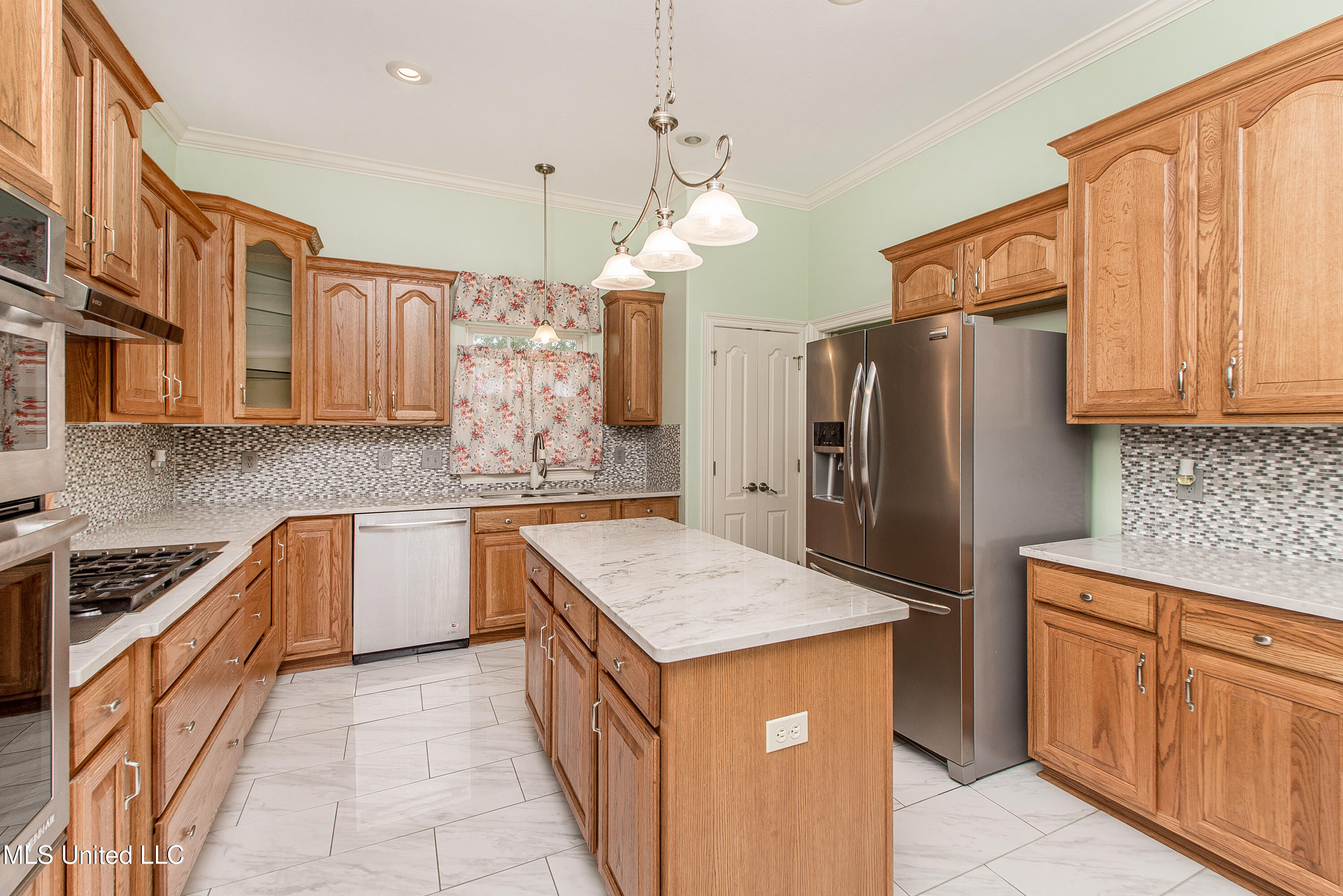 29 E Twin Oaks Lane