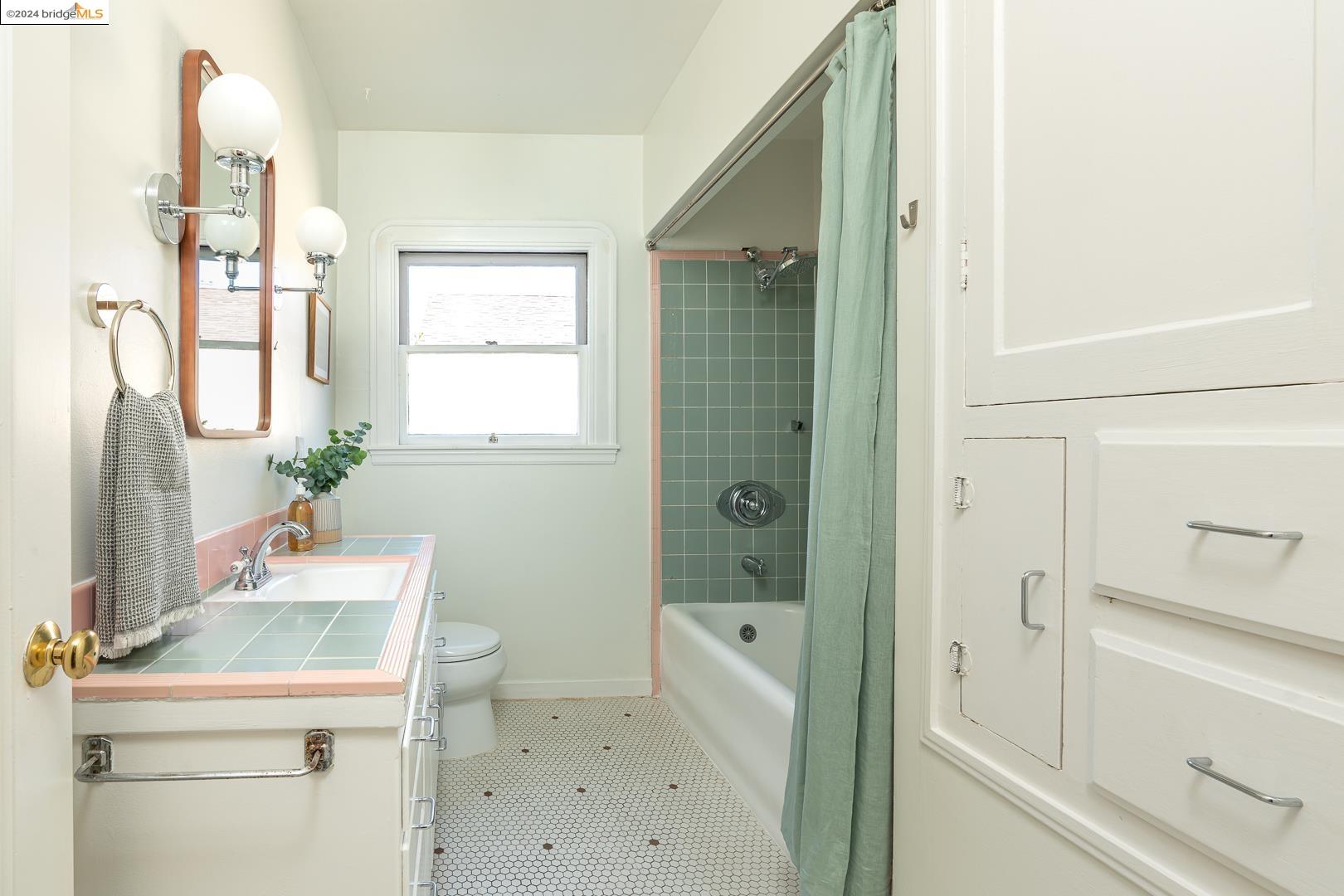 326 W Broadmoor Blvd