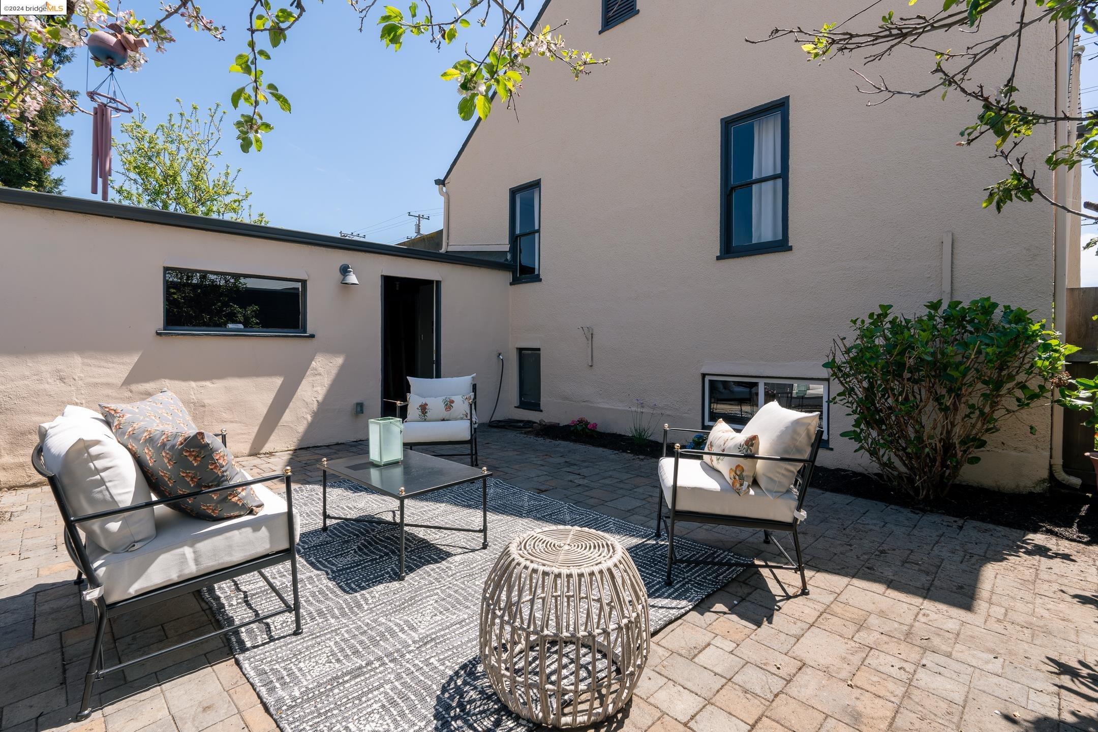 326 W Broadmoor Blvd