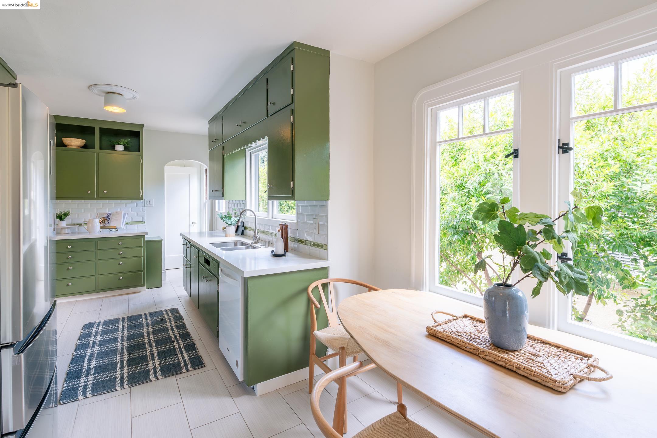 326 W Broadmoor Blvd