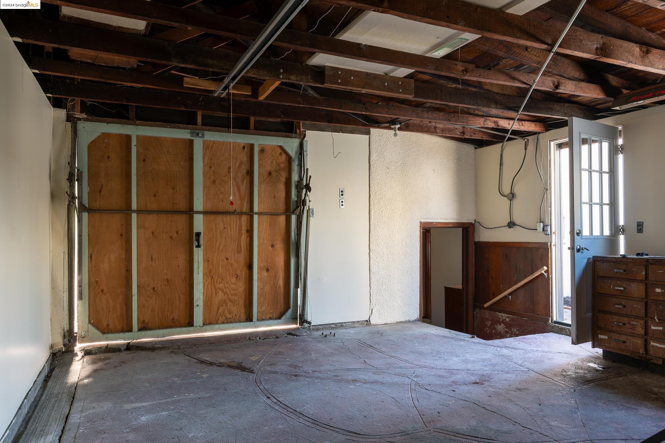 326 W Broadmoor Blvd