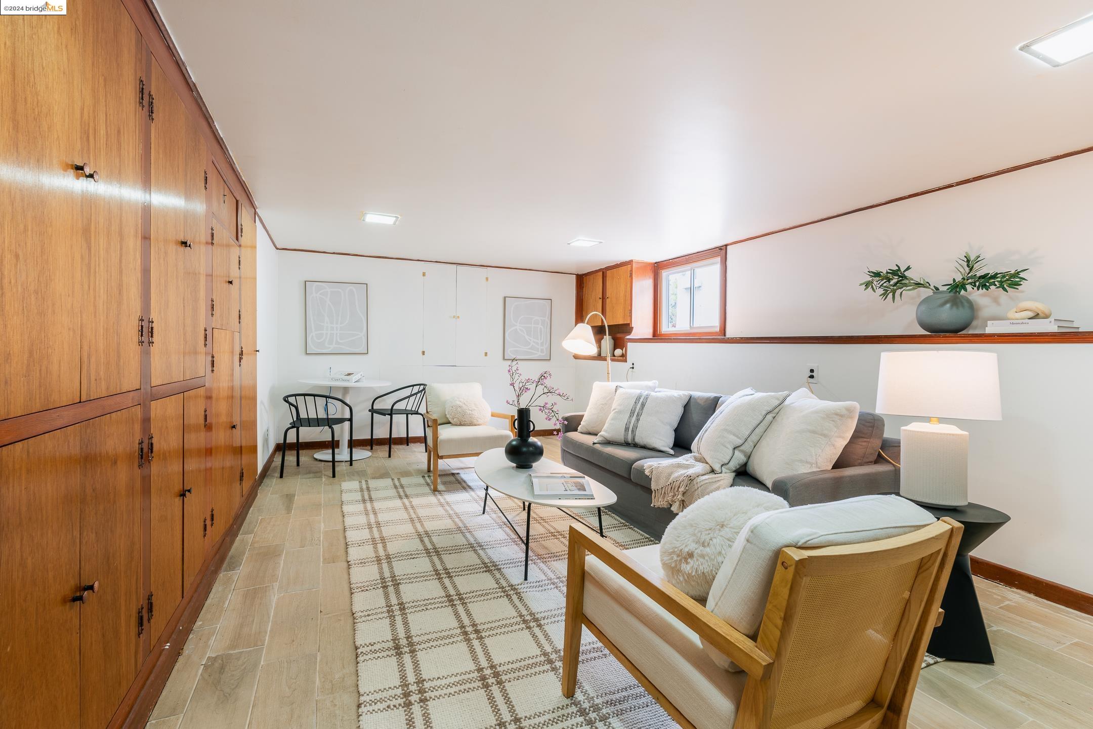 326 W Broadmoor Blvd