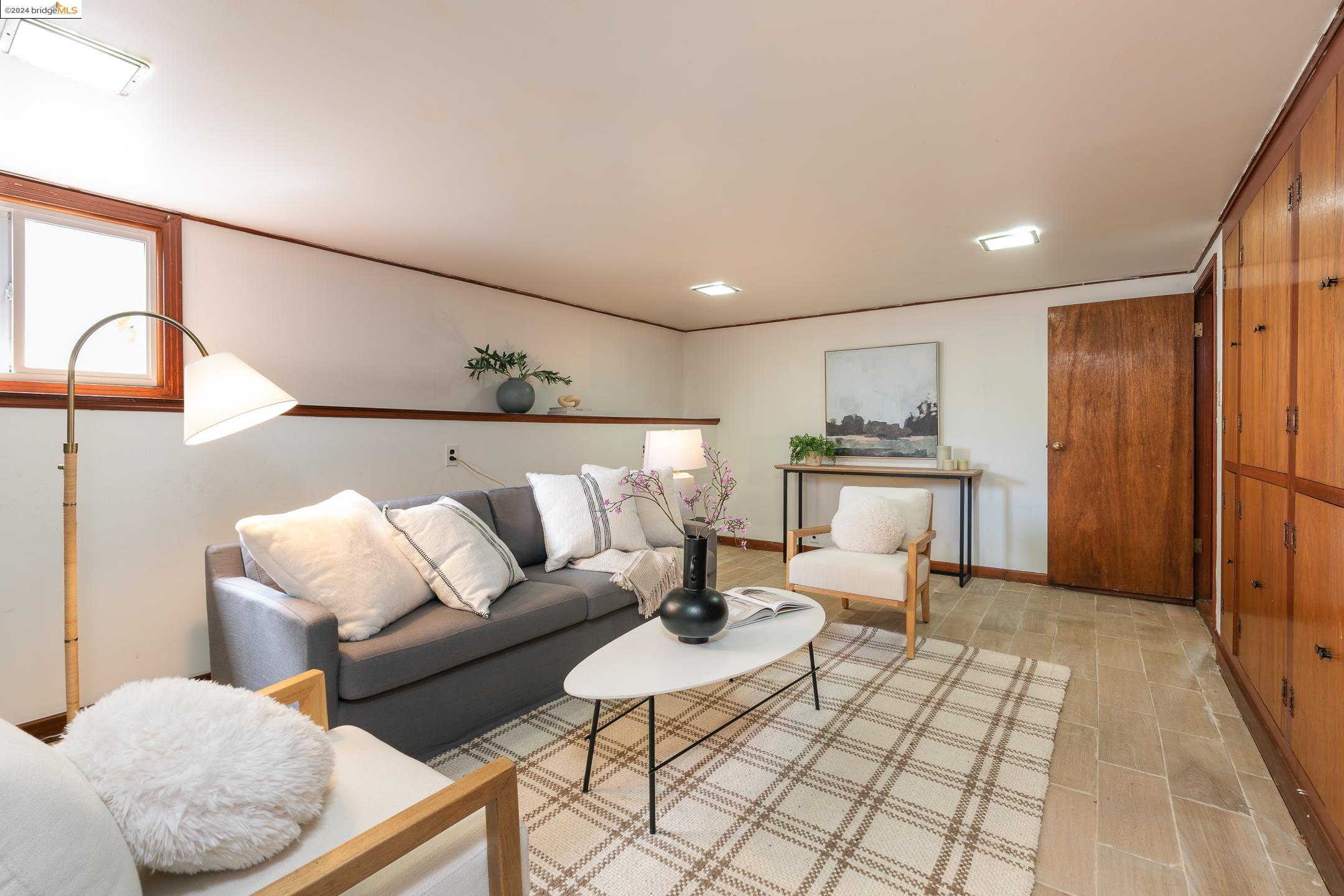 326 W Broadmoor Blvd