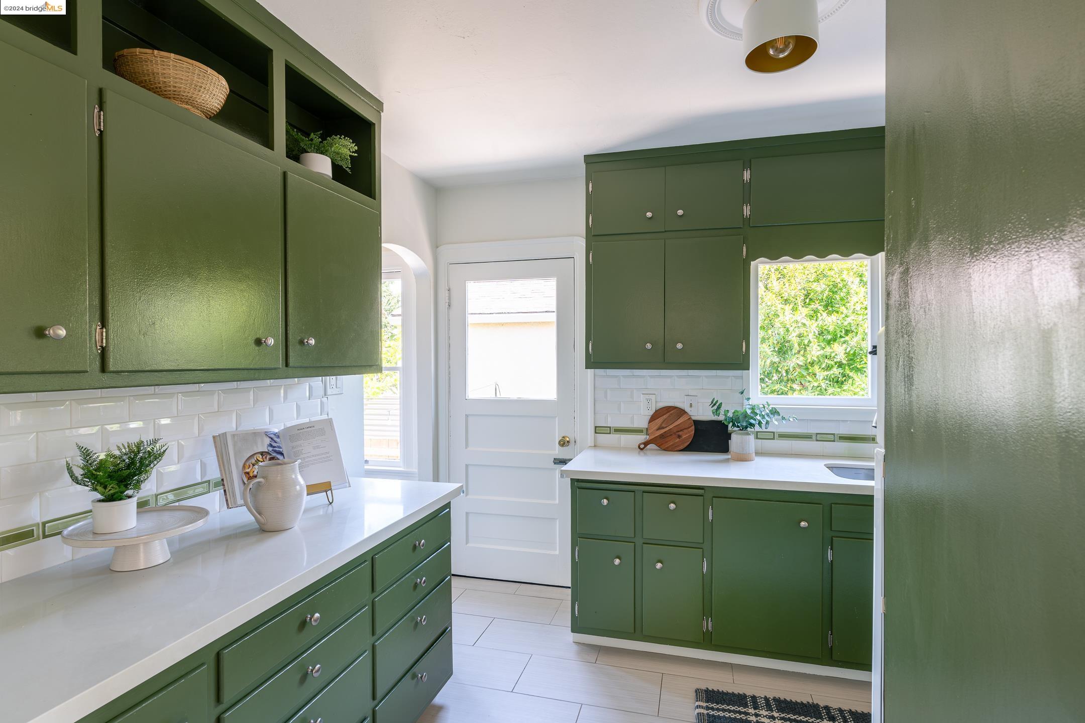 326 W Broadmoor Blvd