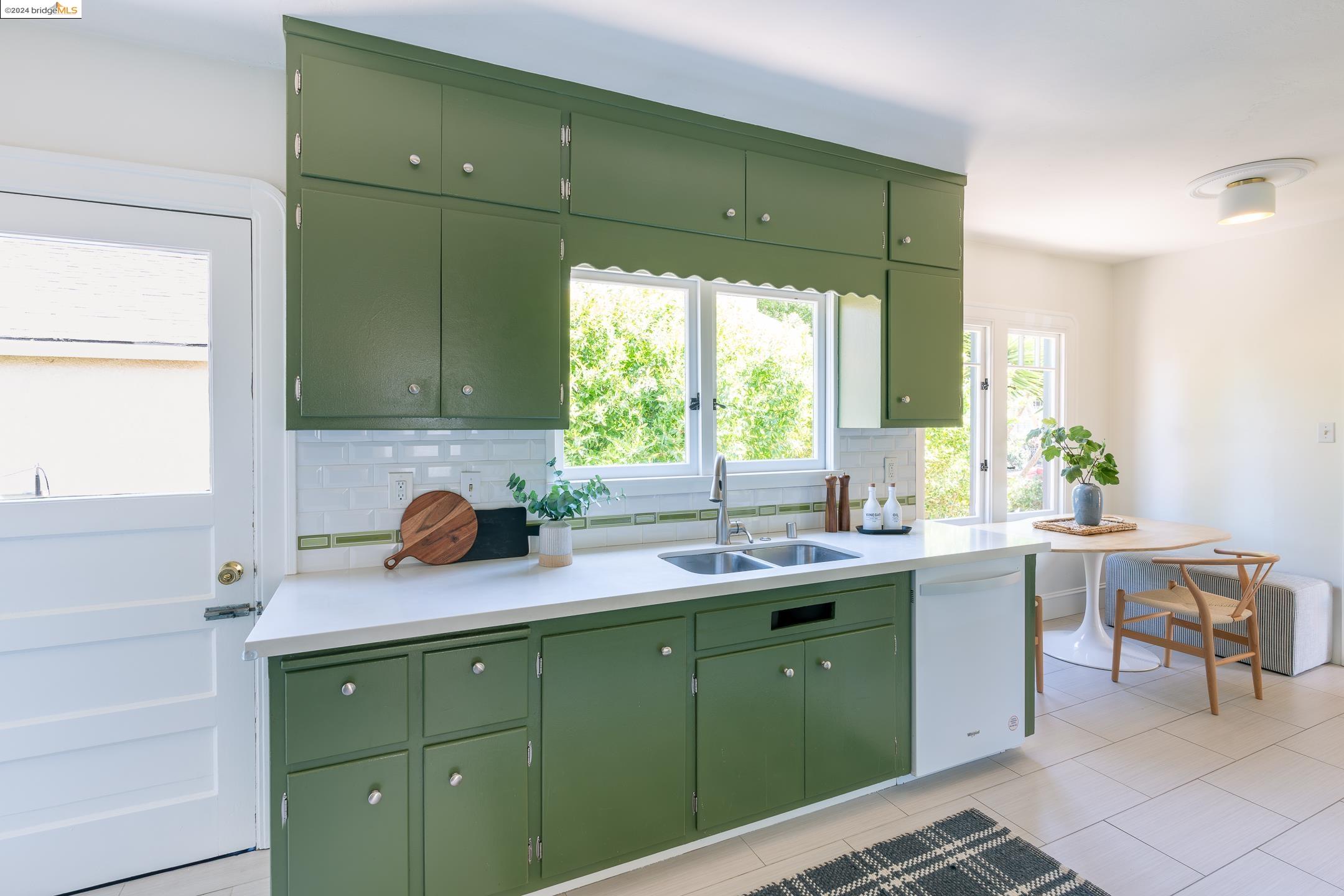 326 W Broadmoor Blvd