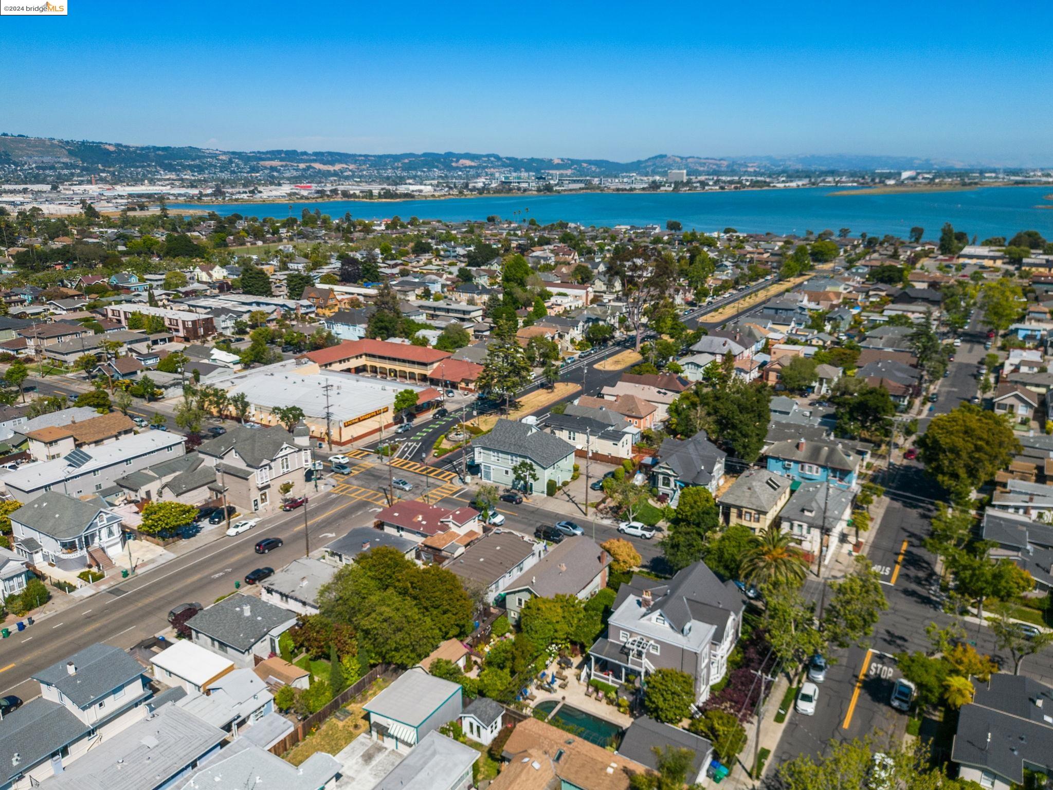 3210 Encinal