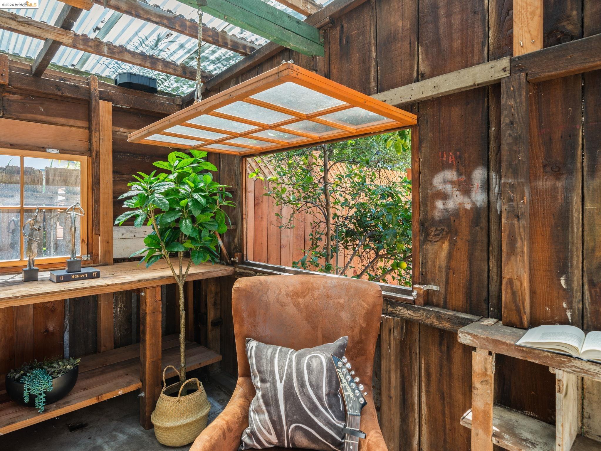 3210 Encinal