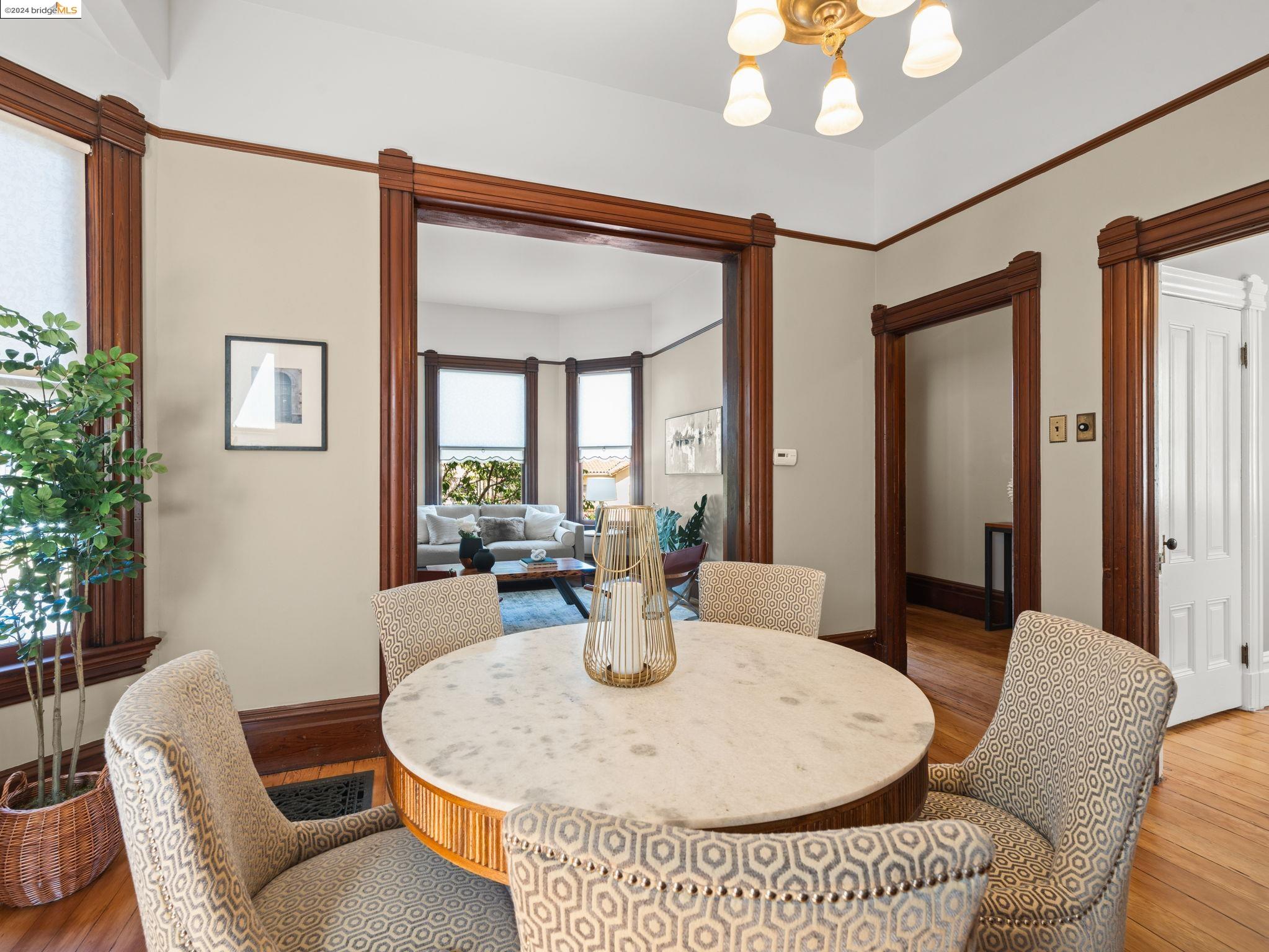 3210 Encinal