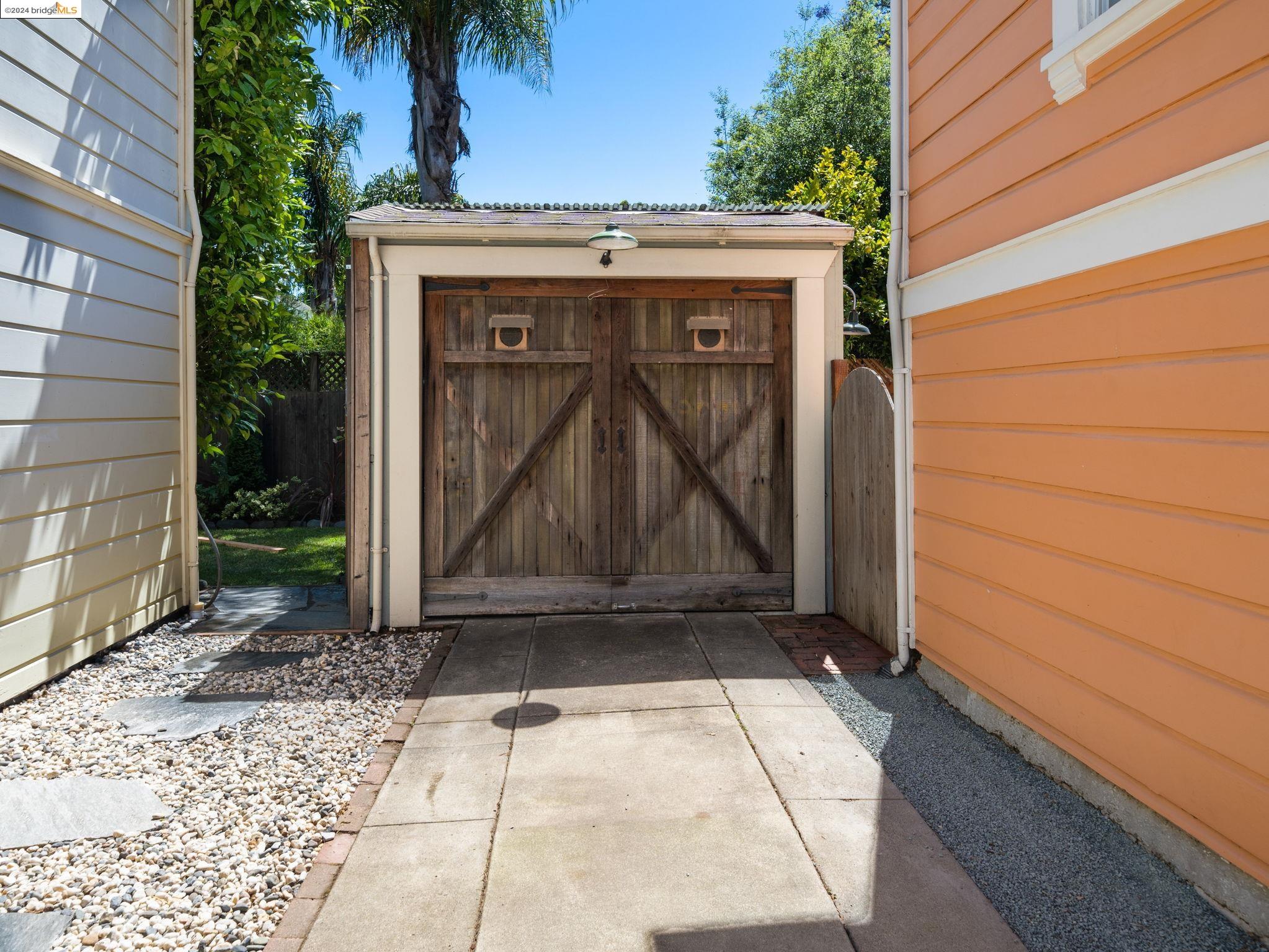 3210 Encinal