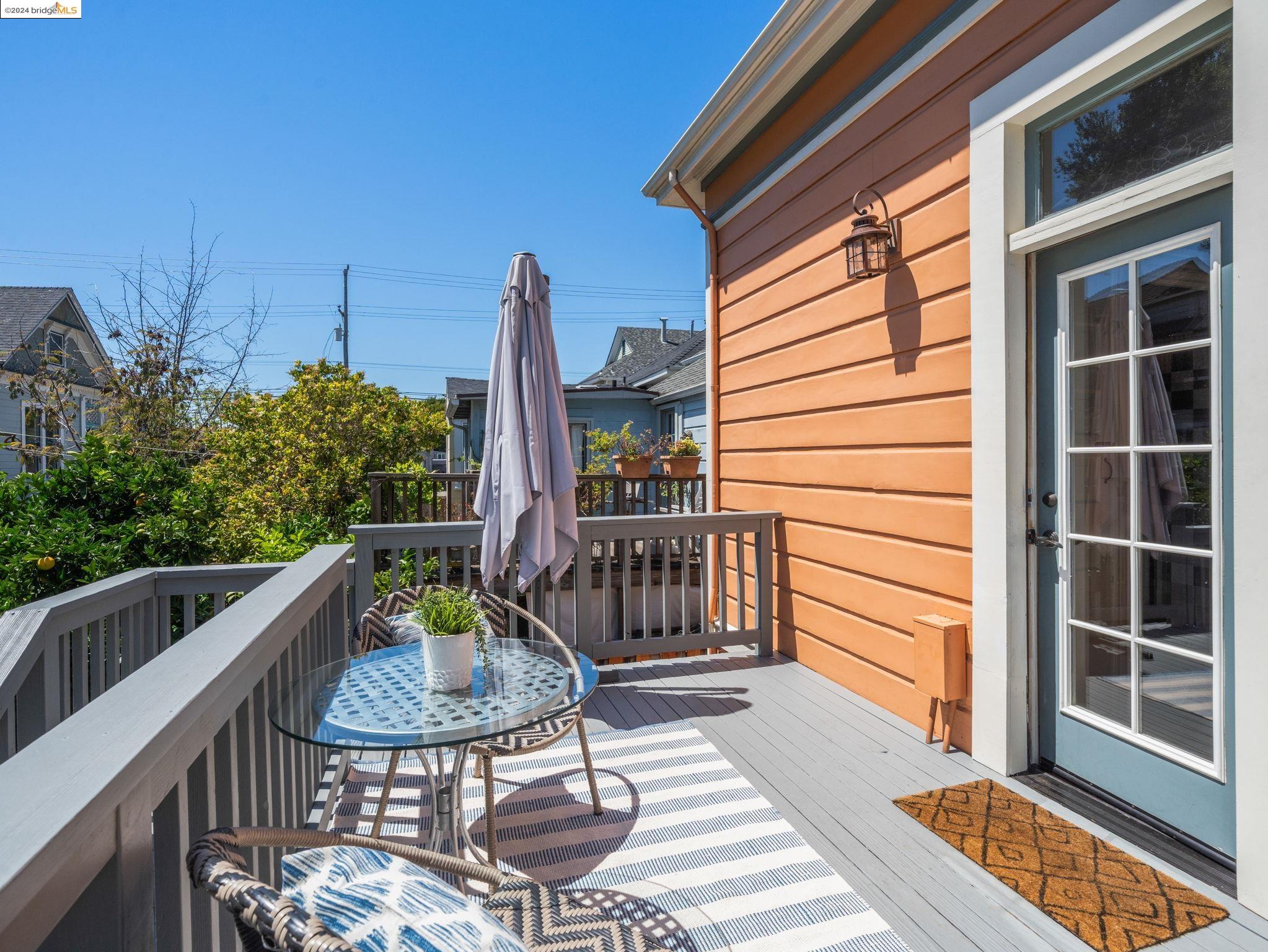 3210 Encinal