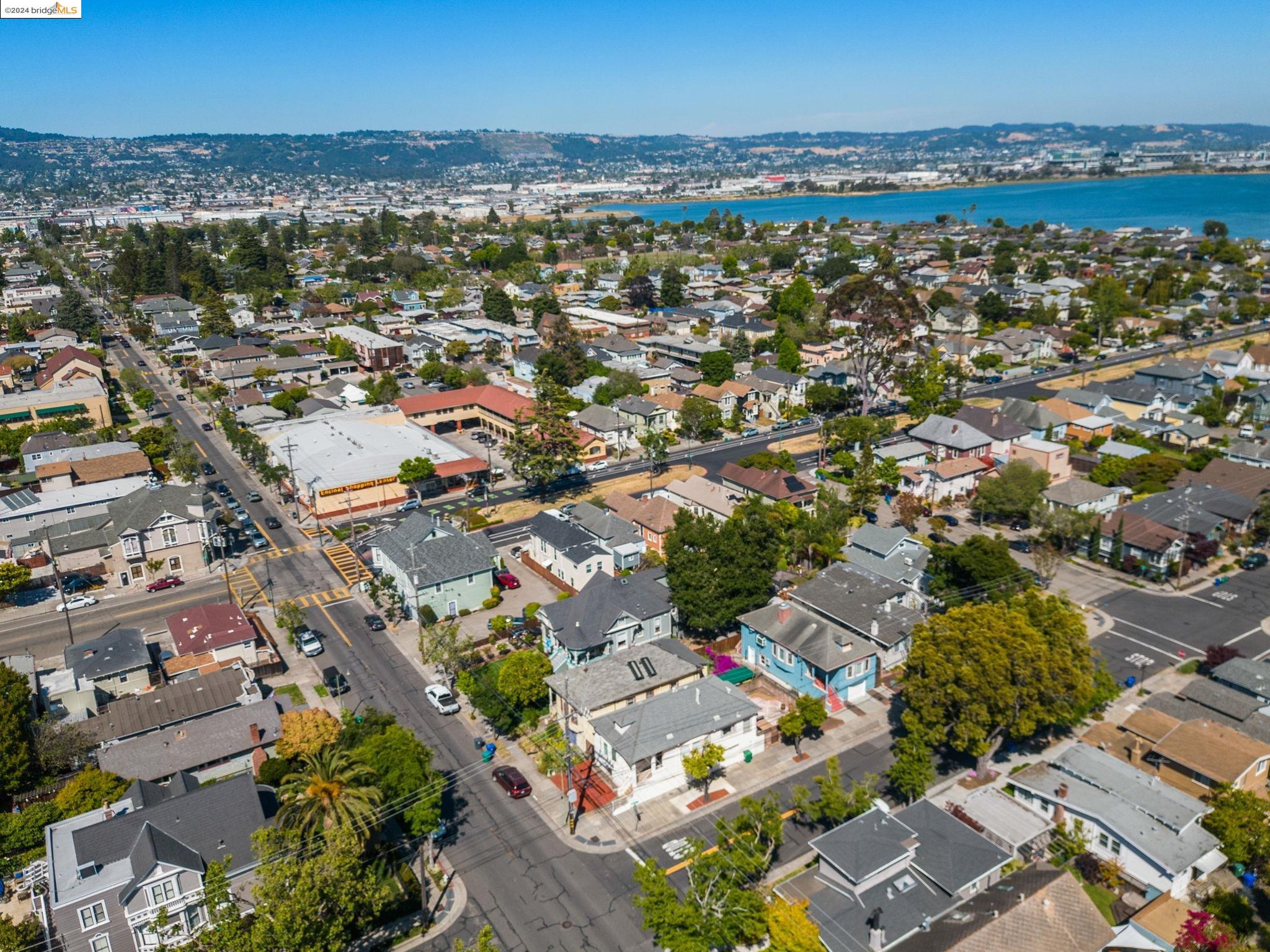 3210 Encinal