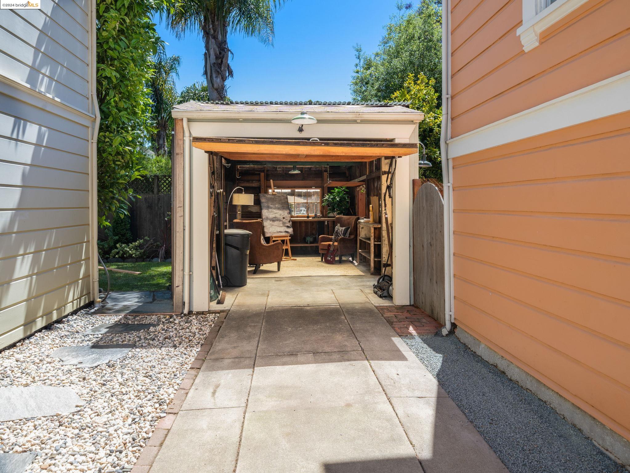 3210 Encinal
