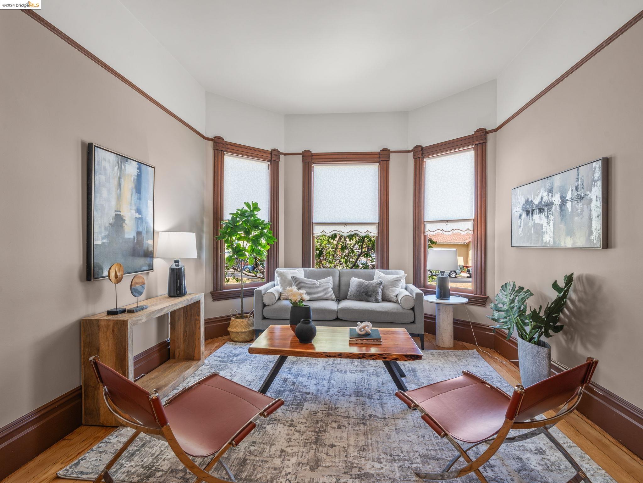 3210 Encinal