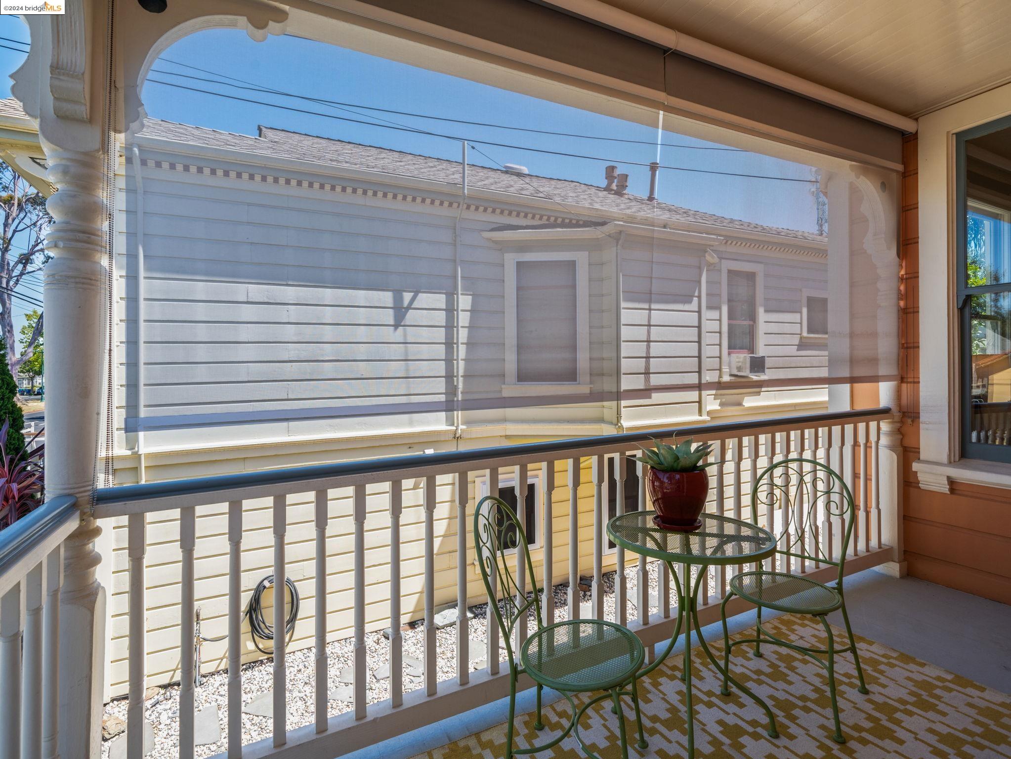 3210 Encinal