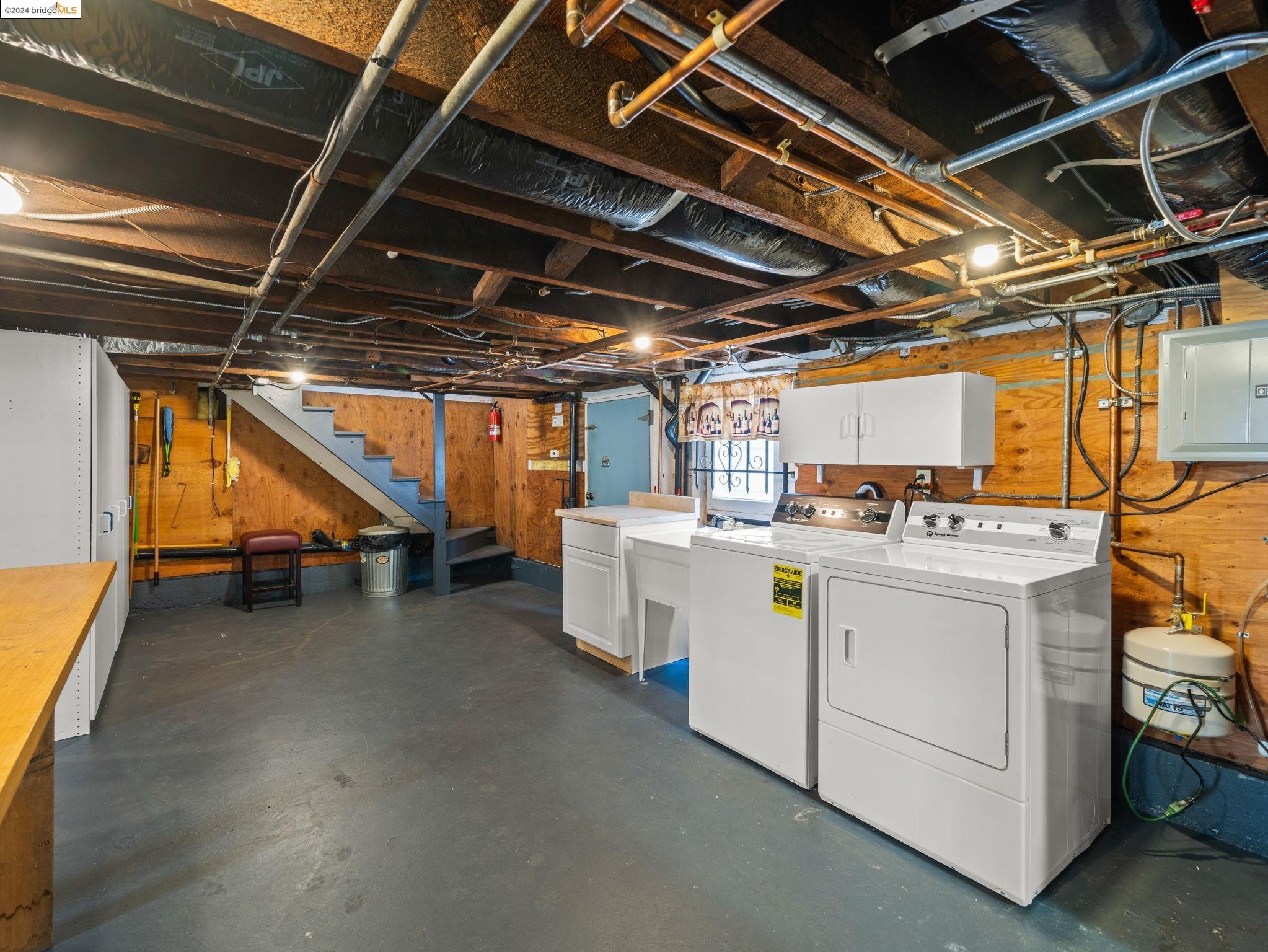 3210 Encinal