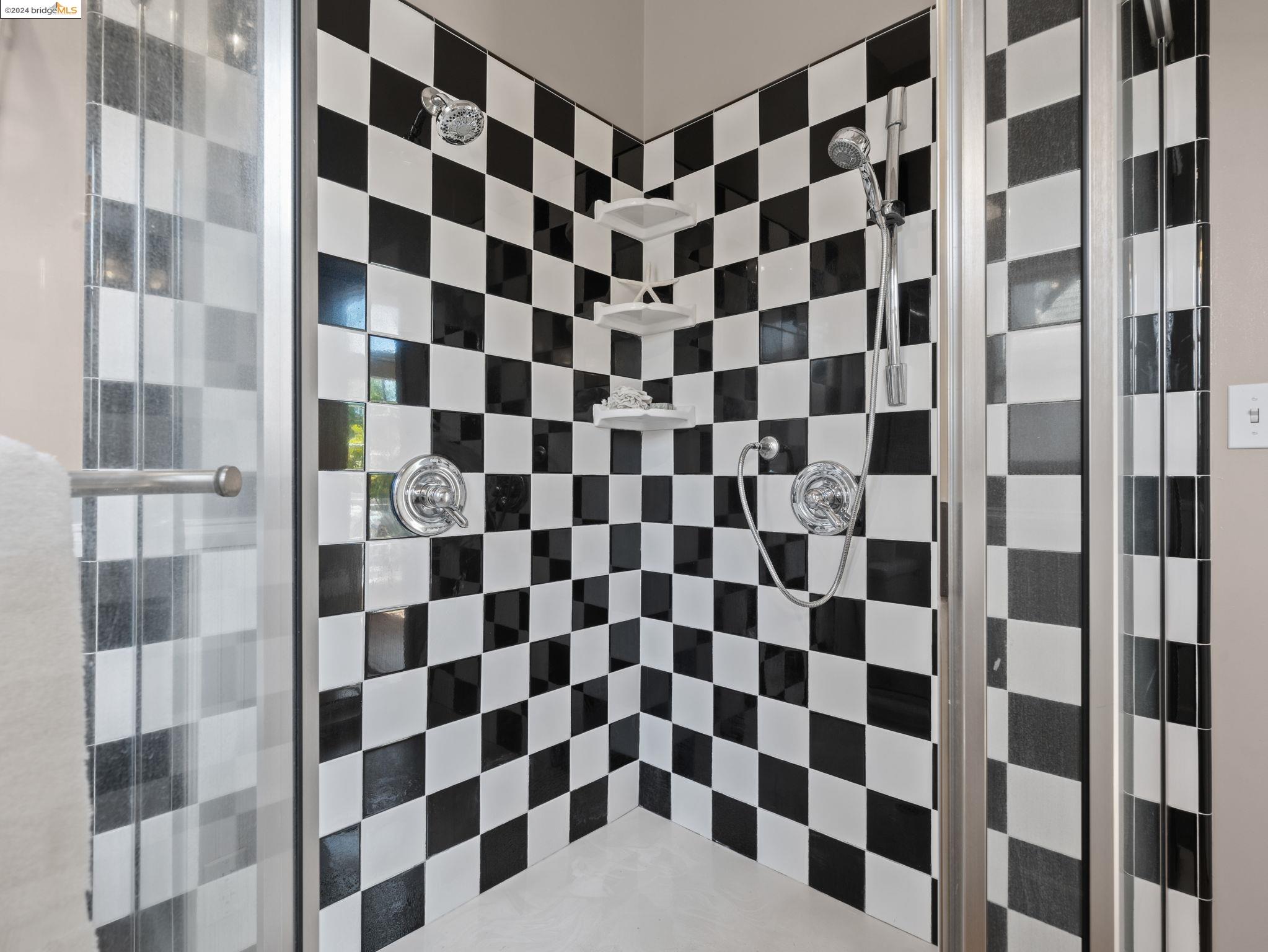 3210 Encinal