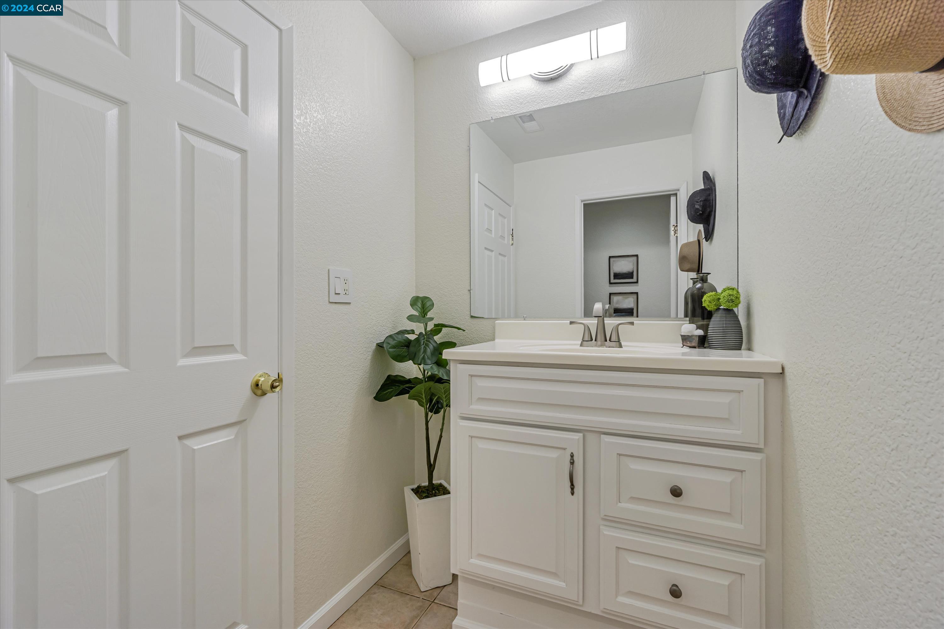 452 Holiday Hills Dr