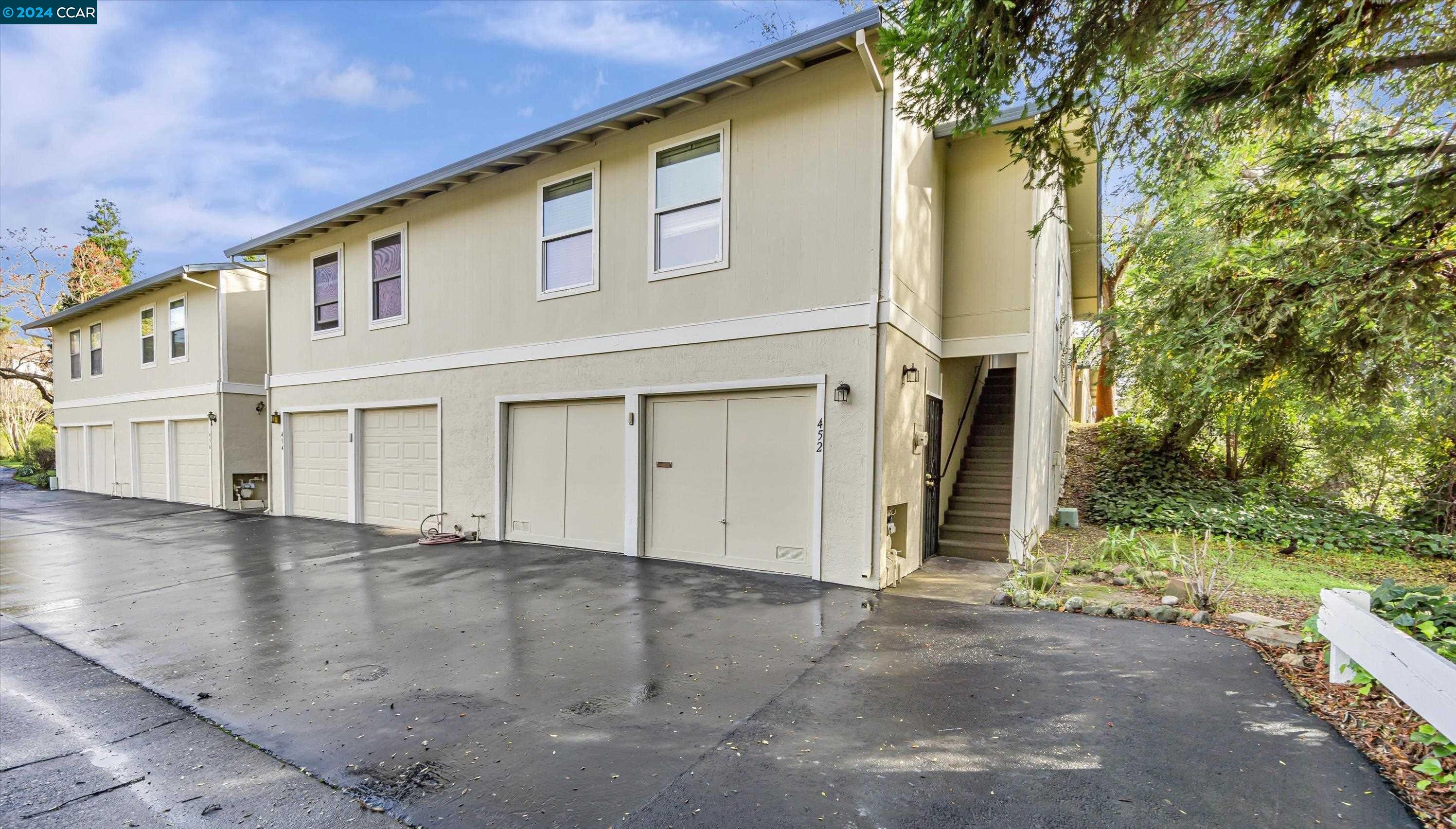 452 Holiday Hills Dr