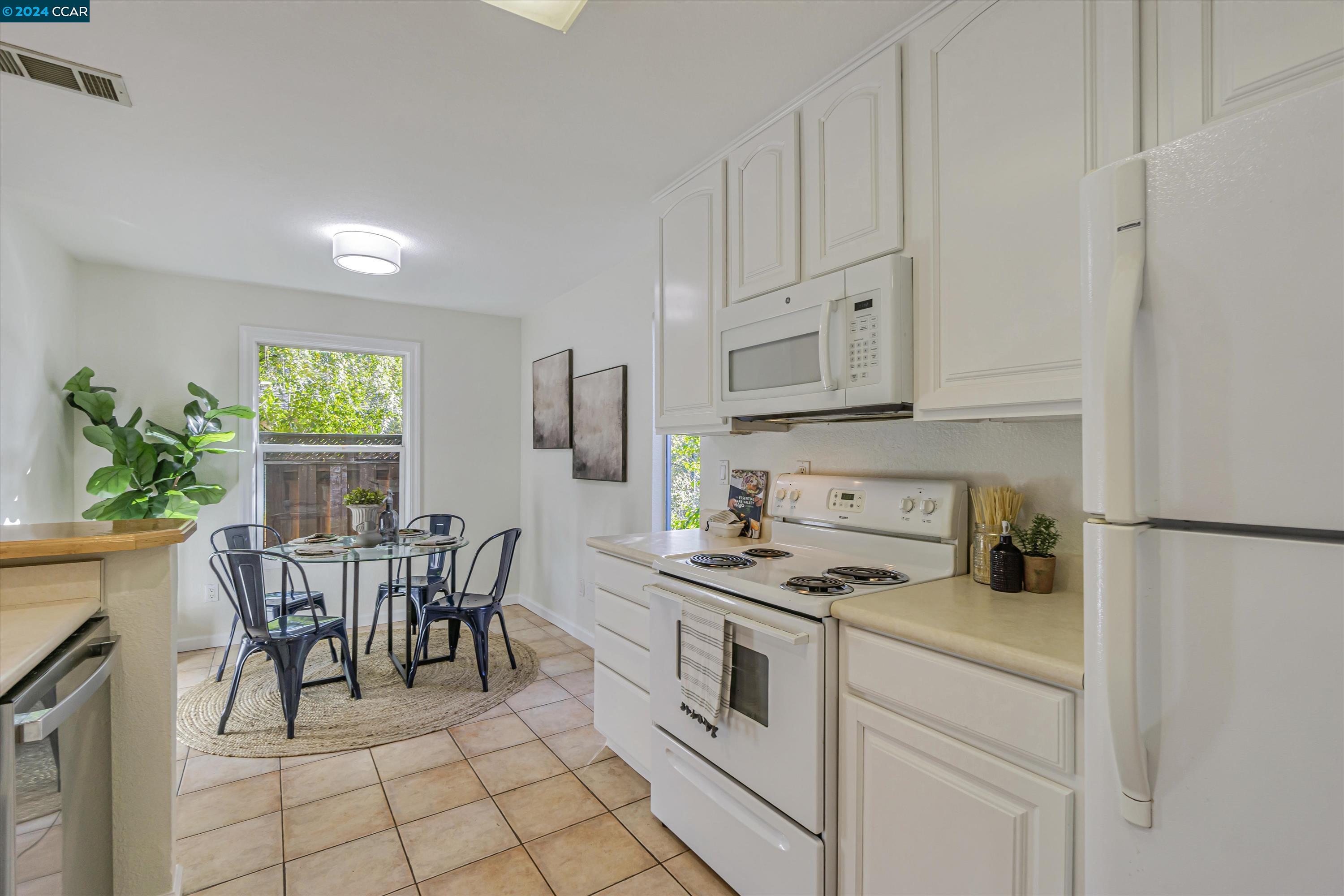 452 Holiday Hills Dr