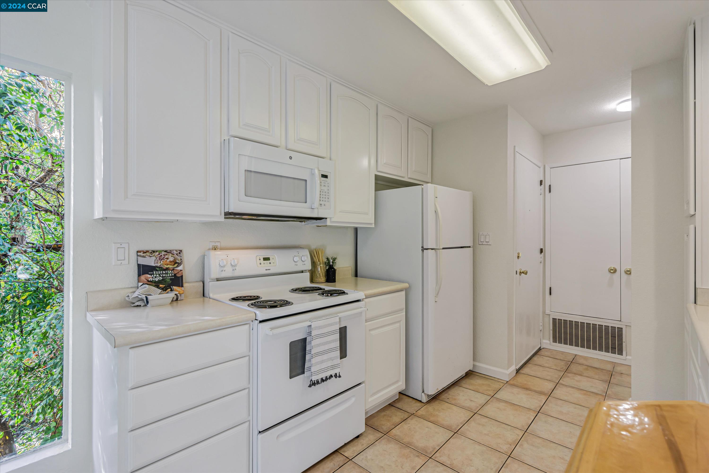 452 Holiday Hills Dr