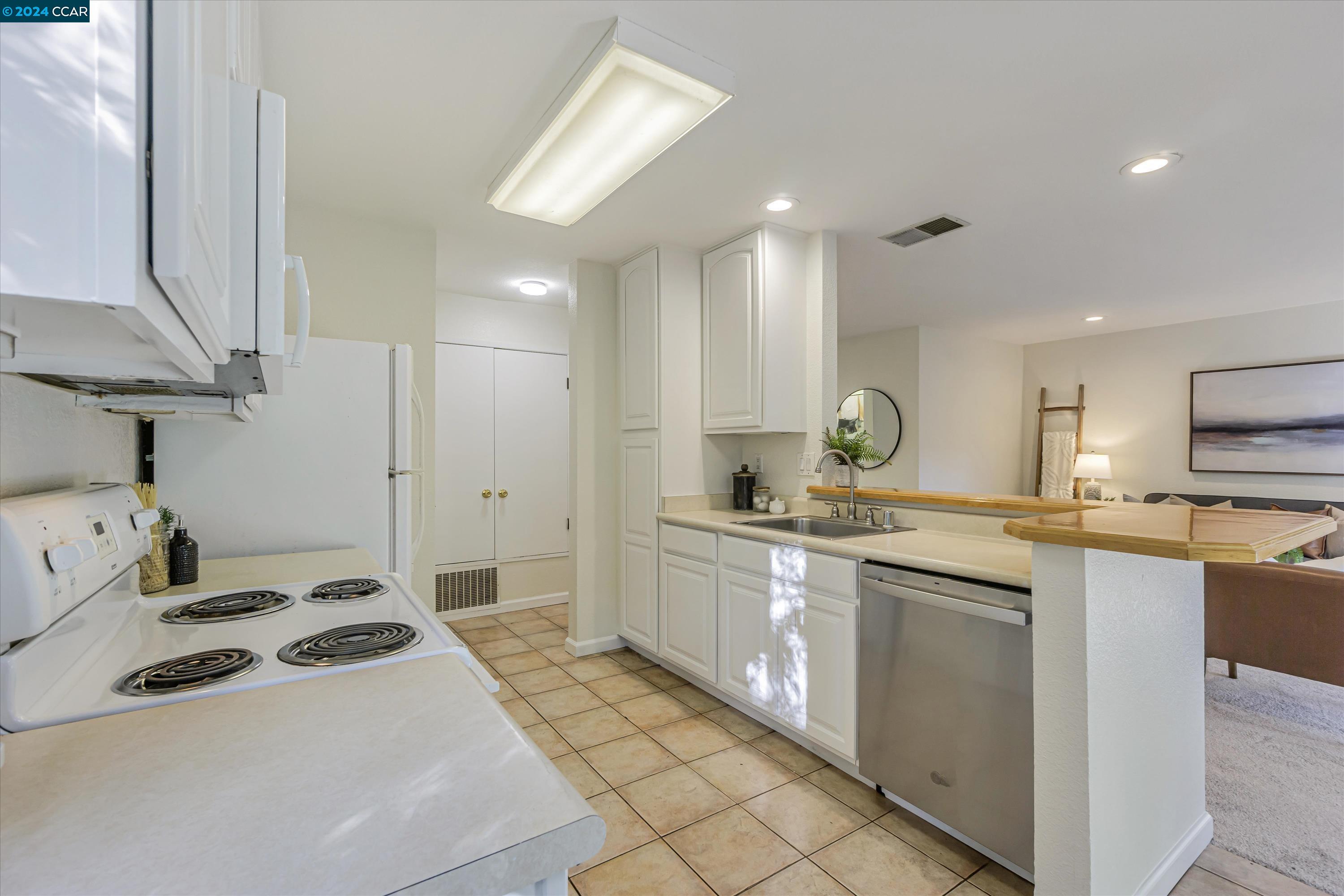 452 Holiday Hills Dr