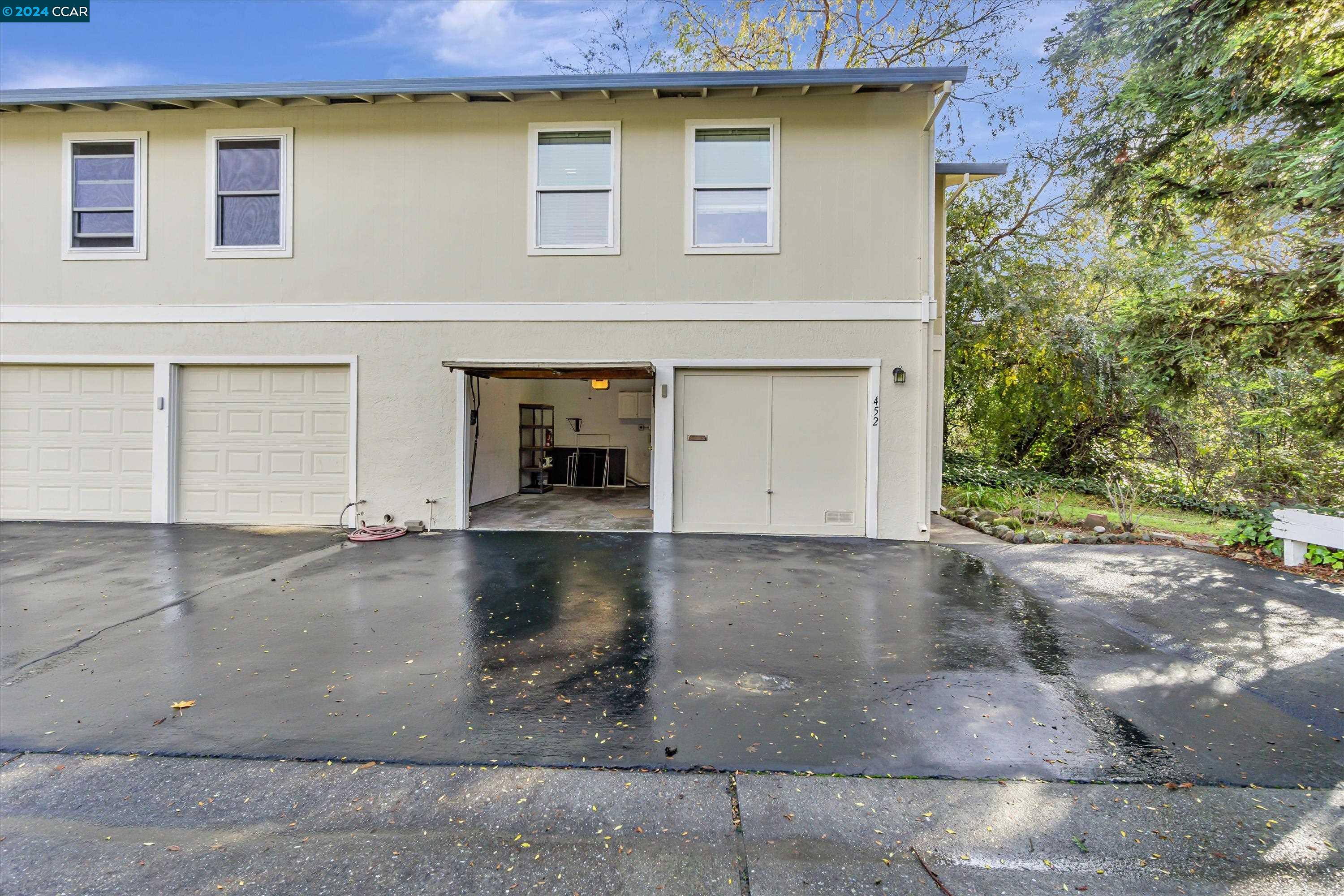 452 Holiday Hills Dr