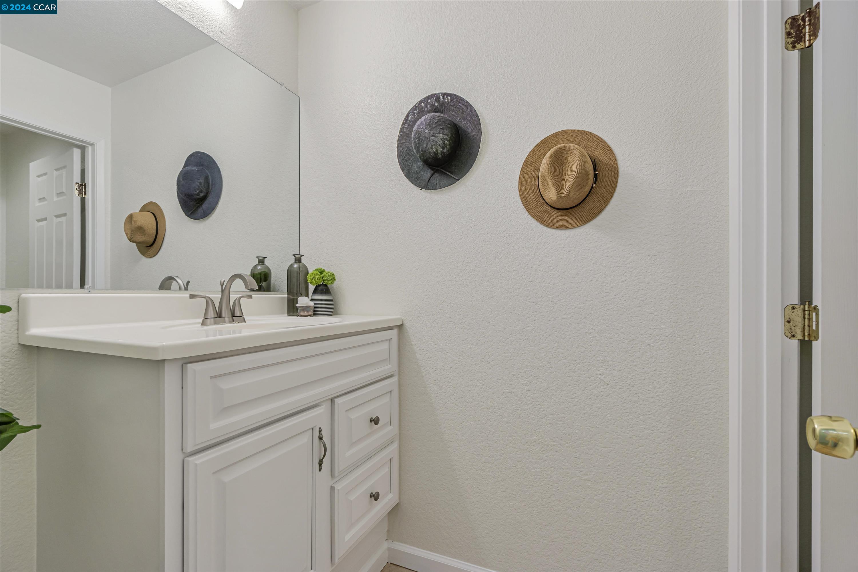 452 Holiday Hills Dr