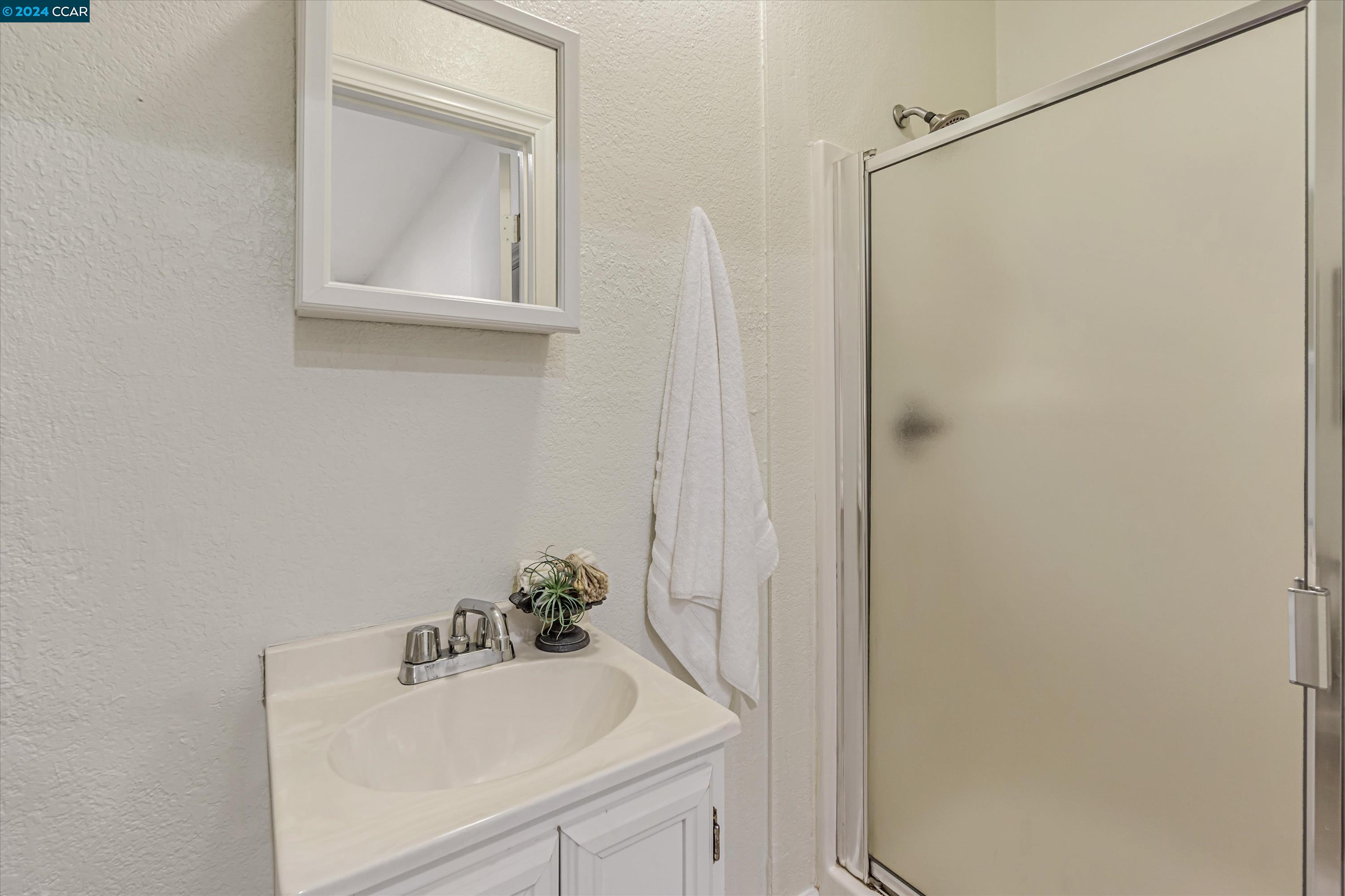 452 Holiday Hills Dr