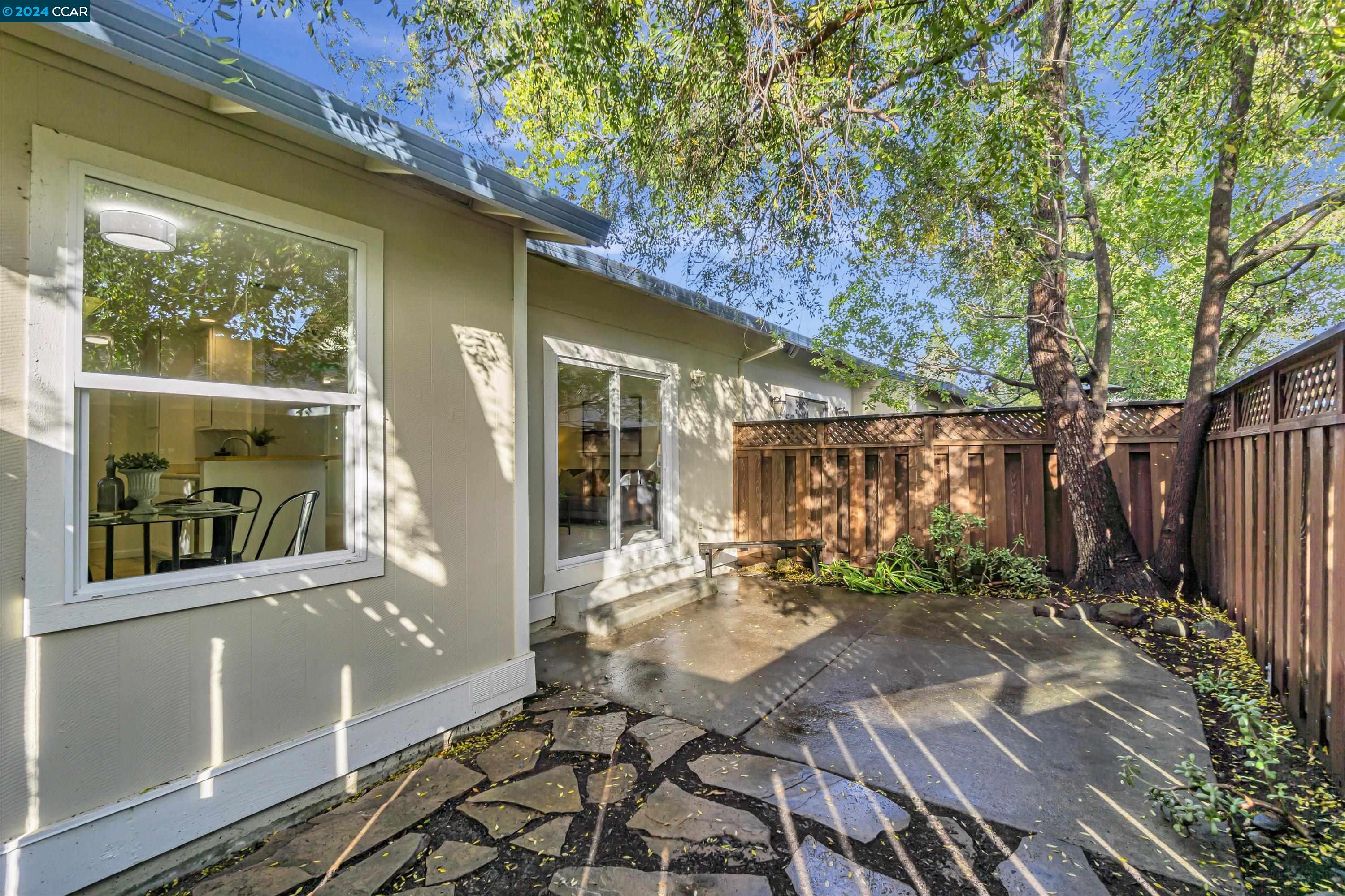 452 Holiday Hills Dr